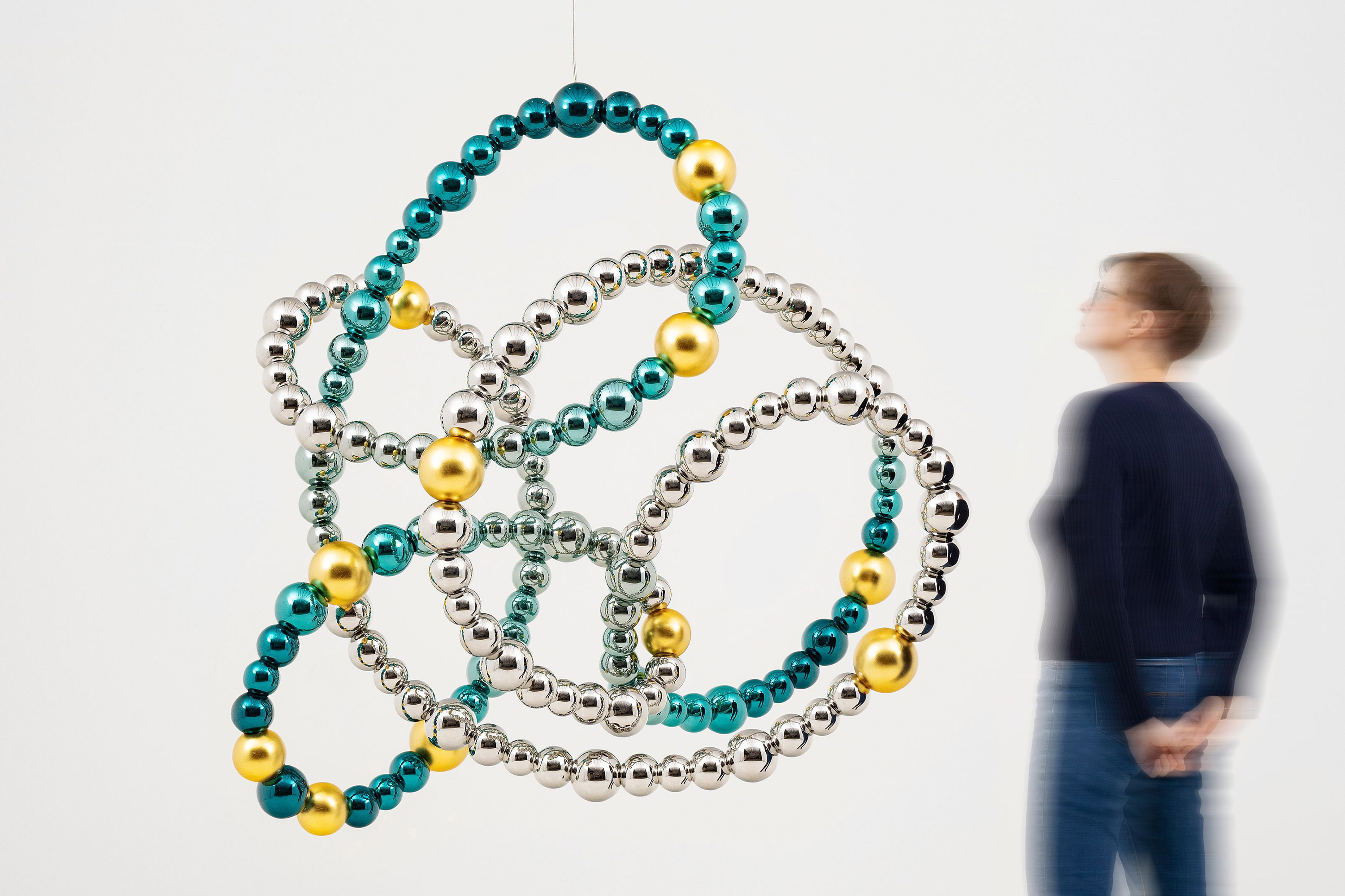 Museu Oscar Niemeyer (MON) - Em cartaz – Diversas exposições estão em cartaz no maior museu da América Latina: - “O Olho da Noite – Jean-Michel Othoniel” Foto: Claire Dorn