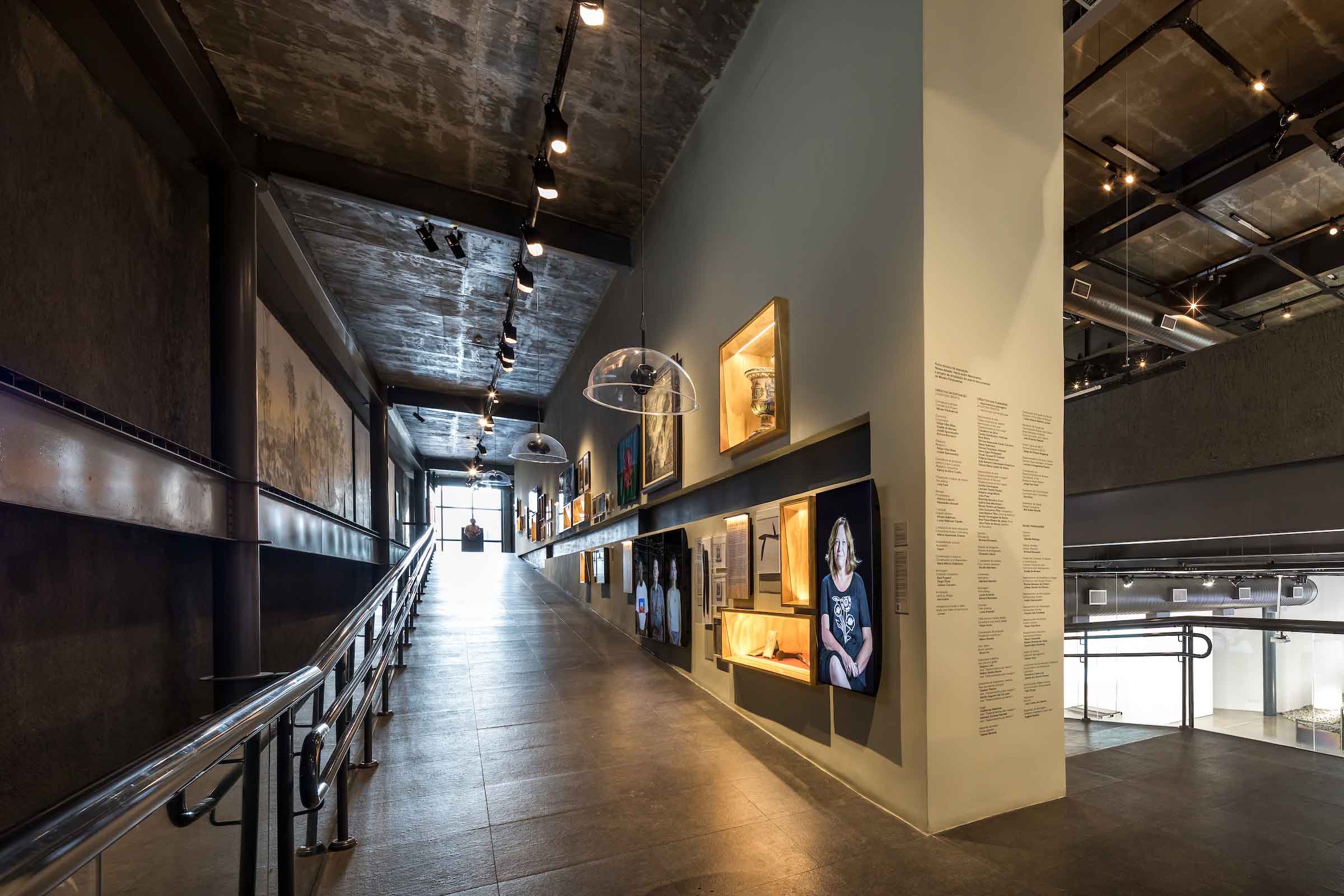 Museu de Arte Contemporânea do Paraná (MAC Paraná) - No MAC no MON, a artista Guita Soifer apresenta a exposição a Trama Intrincada do Tempo que traz pinturas, esculturas, fotografias, gravuras, vídeos e instalações explorando o tempo, a memória e as transformações da matéria