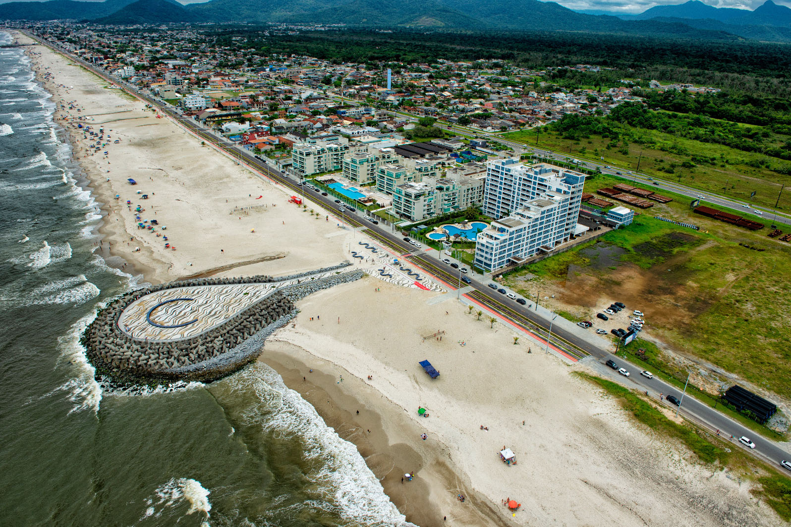 Obra de revitalização da Orla de Matinhos alcançou 97,5% de conclusão em janeiro