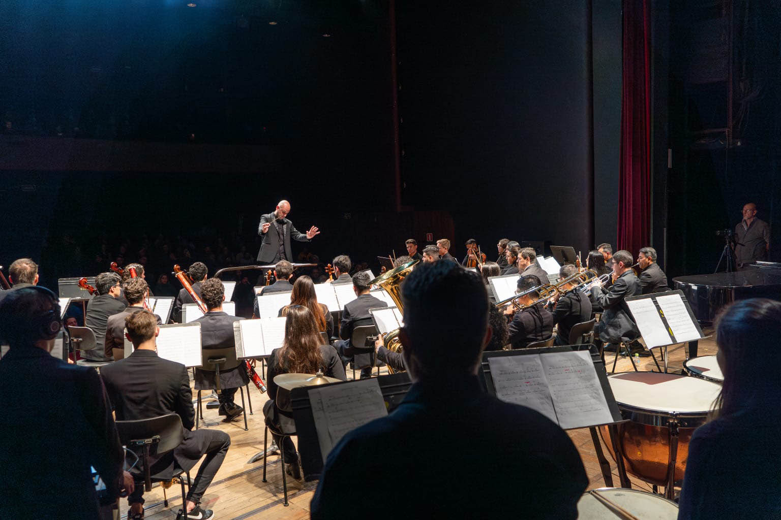 Centro Cultural Teatro Guaíra - Guairão - Orquestra Novva apresenta Rachmaninoff – Na quinta (6), às 20h, sob regência do maestro Gabriel Hermes, a orquestra traz ao palco o Concerto para Piano n.º 2, de Sergei Rachmaninoff, com a pianista Simone Leitão