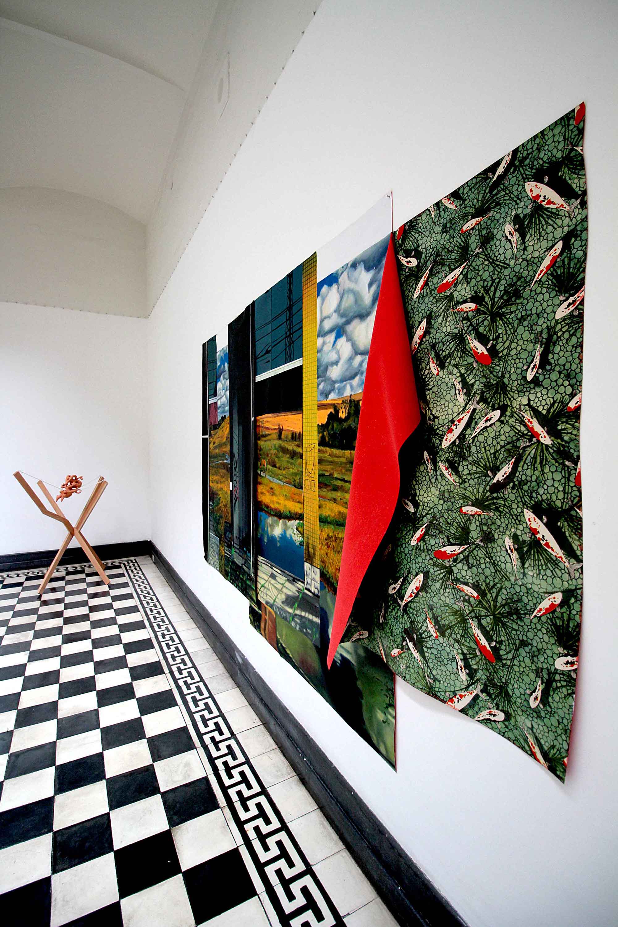 Museu de Arte Contemporânea do Paraná (MAC Paraná) - No MAC no MON, a artista Guita Soifer apresenta a exposição a Trama Intrincada do Tempo que traz pinturas, esculturas, fotografias, gravuras, vídeos e instalações explorando o tempo, a memória e as transformações da matéria