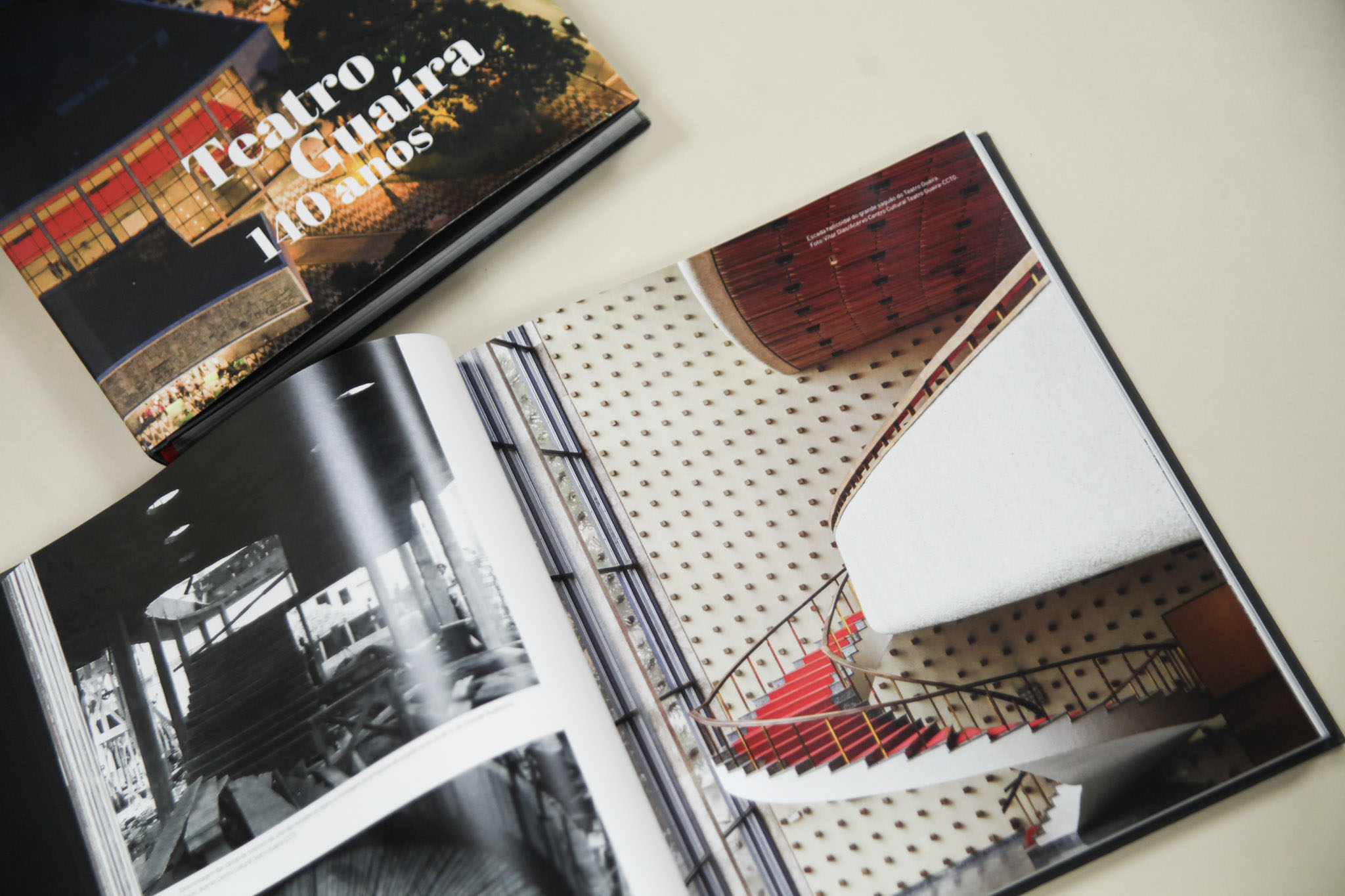 Centro Cultural Teatro Guaíra - Lançamento do livro “Teatro Guaíra 140 Anos” – O Teatro Guaíra, que atravessou séculos e se tornou referência cultural no Brasil e no exterior, celebra sua história com o lançamento do livro “Teatro Guaíra 140 Anos” na próxima segunda (24), às 19h30, no foyer do teatro, com entrada gratuita. O autor da obra – o escritor, poeta e jornalista Zeca Corrêa Leite Foto: Stephanie D'Ornelas