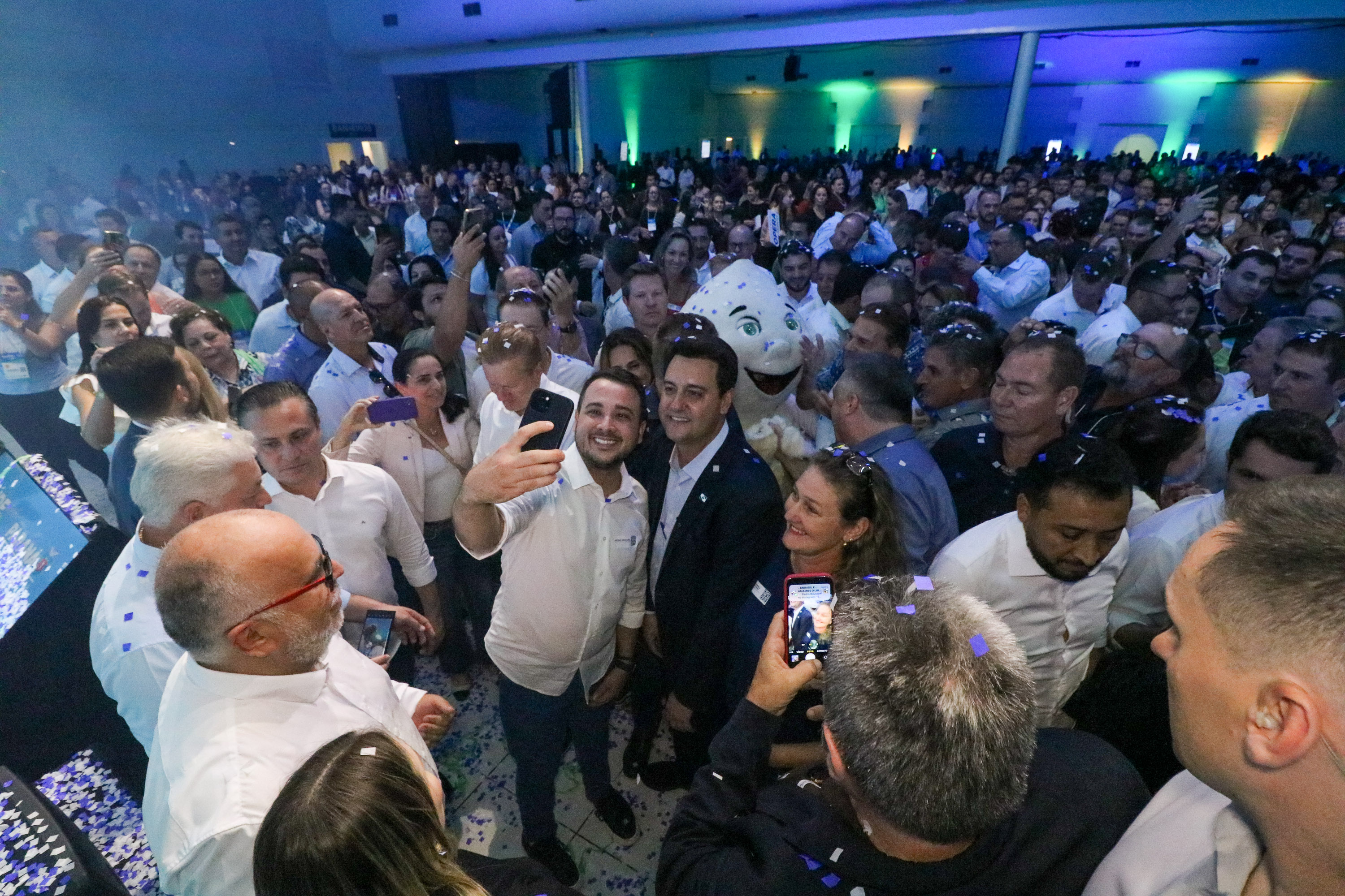 O governador Carlos Massa Ratinho Junior anunciou nesta quinta-feira (13) a liberação de R$ 1,2 bilhão para a saúde pública do Estado, durante o evento Saúde em Movimento, em Foz do Iguaçu, na região Oeste.