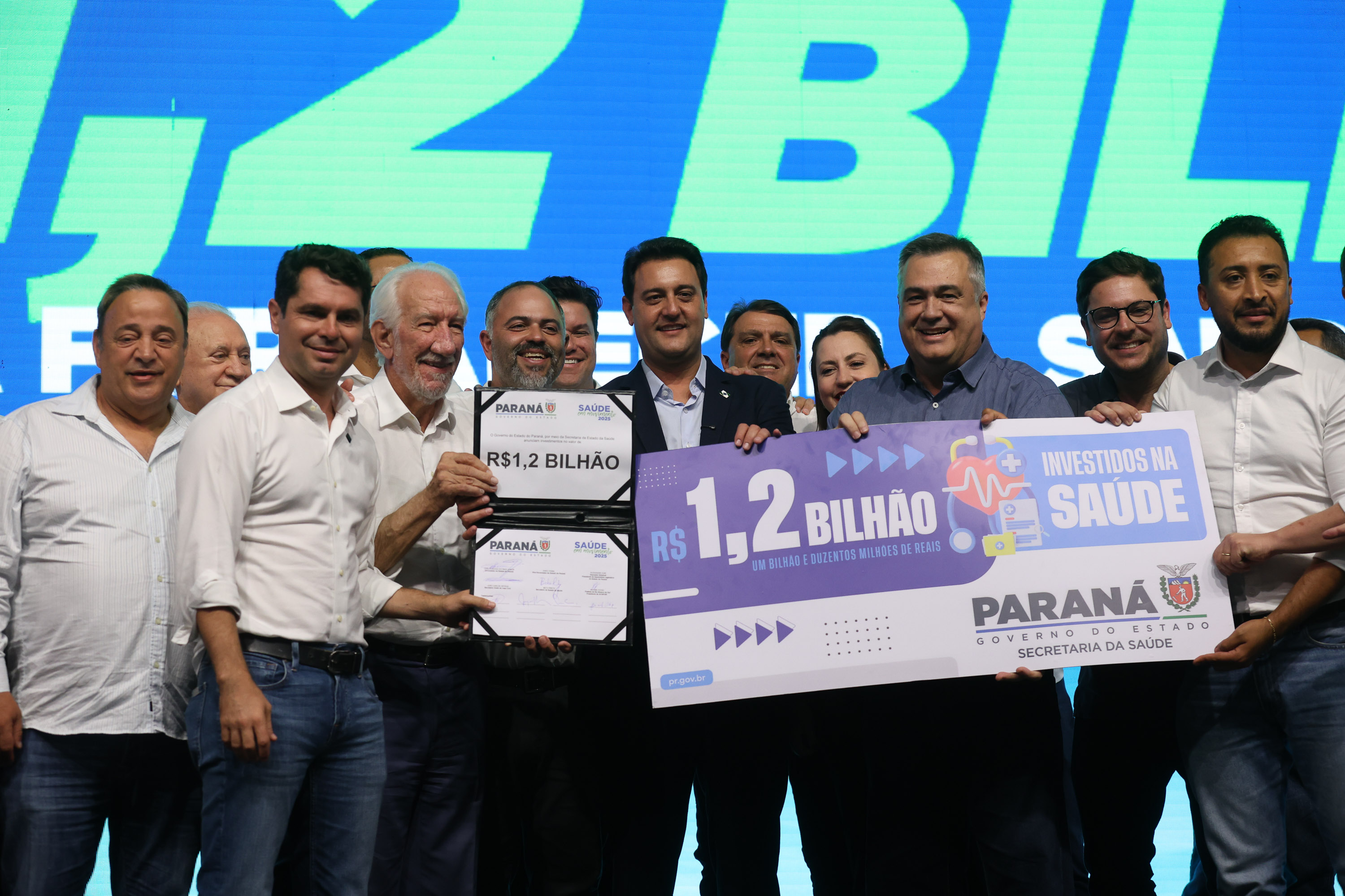 O governador Carlos Massa Ratinho Junior anunciou nesta quinta-feira (13) a liberação de R$ 1,2 bilhão para a saúde pública do Estado, durante o evento Saúde em Movimento, em Foz do Iguaçu, na região Oeste.