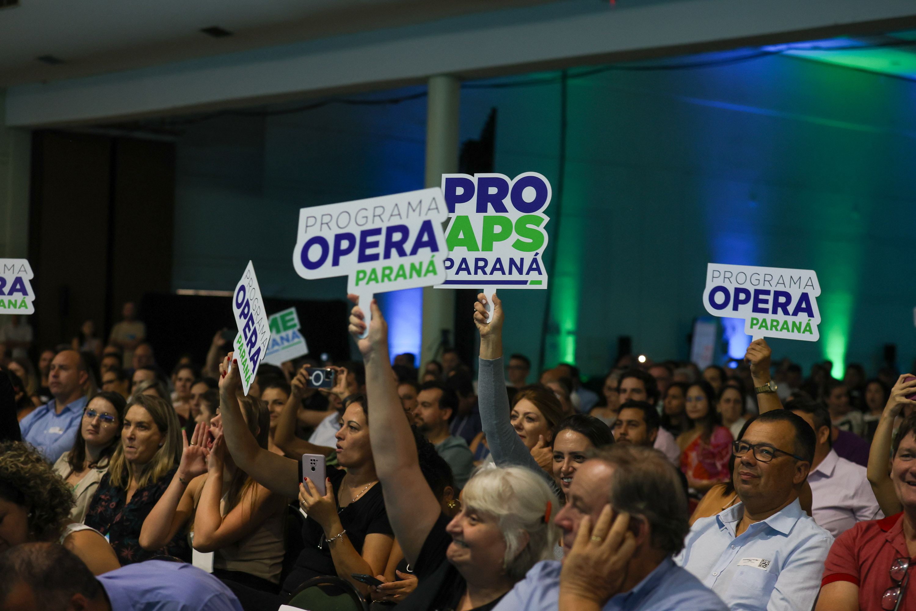 O governador Carlos Massa Ratinho Junior anunciou nesta quinta-feira (13) a liberação de R$ 1,2 bilhão para a saúde pública do Estado, durante o evento Saúde em Movimento, em Foz do Iguaçu, na região Oeste.