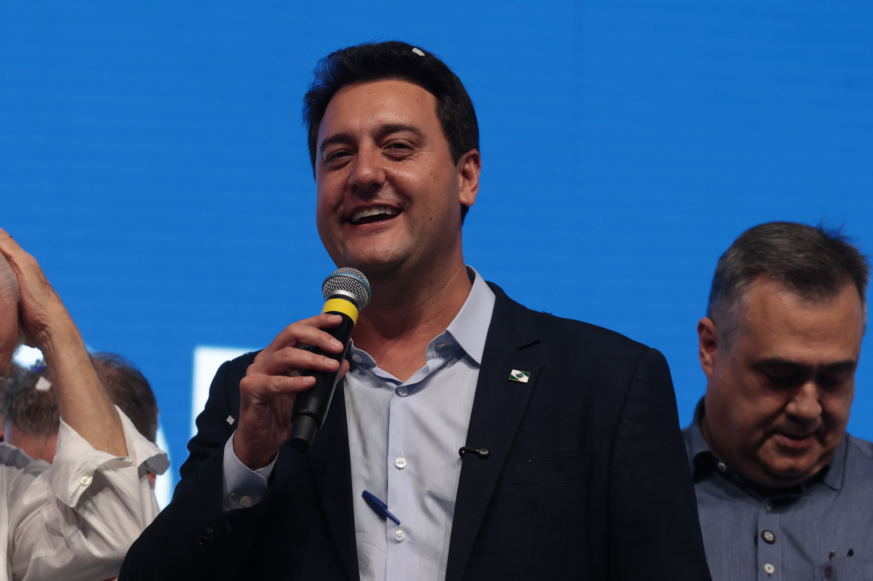O governador Carlos Massa Ratinho Junior anunciou nesta quinta-feira (13) a liberação de R$ 1,2 bilhão para a saúde pública do Estado, durante o evento Saúde em Movimento, em Foz do Iguaçu, na região Oeste.