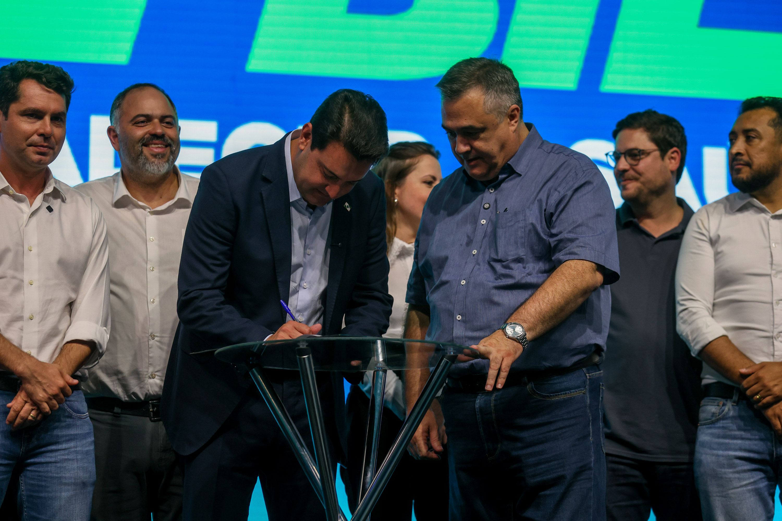 O governador Carlos Massa Ratinho Junior anunciou nesta quinta-feira (13) a liberação de R$ 1,2 bilhão para a saúde pública do Estado, durante o evento Saúde em Movimento, em Foz do Iguaçu, na região Oeste.