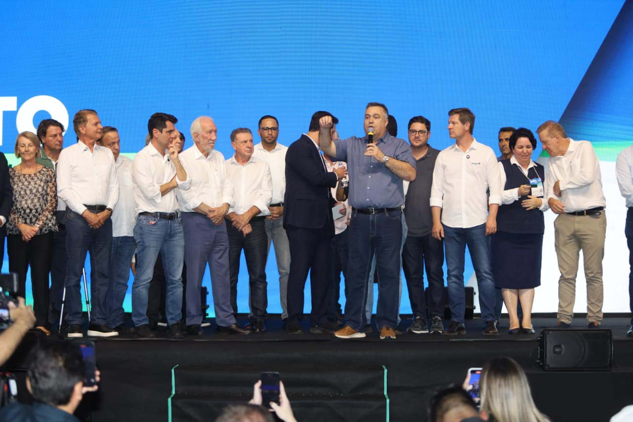 O governador Carlos Massa Ratinho Junior anunciou nesta quinta-feira (13) a liberação de R$ 1,2 bilhão para a saúde pública do Estado, durante o evento Saúde em Movimento, em Foz do Iguaçu, na região Oeste.