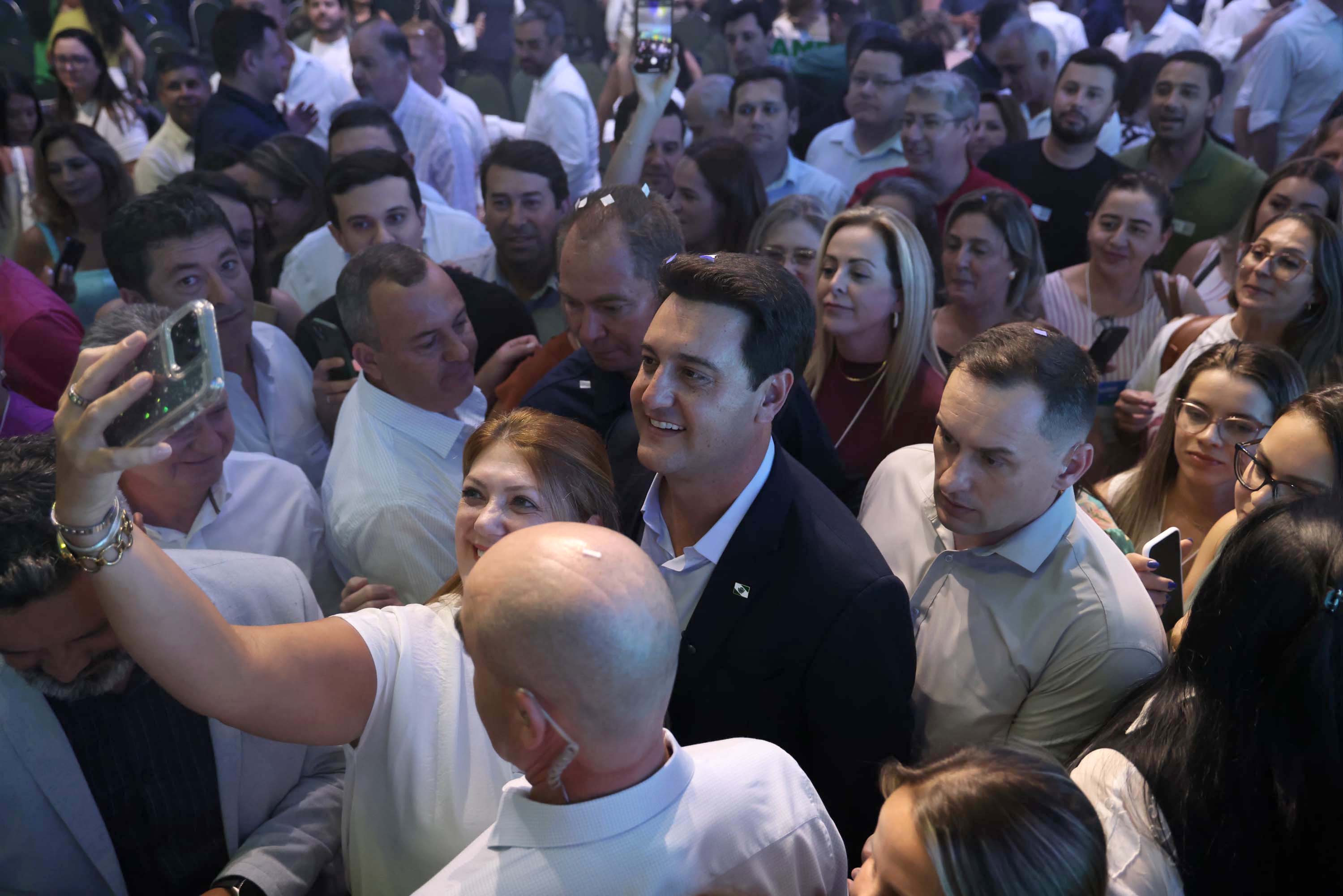 O governador Carlos Massa Ratinho Junior anunciou nesta quinta-feira (13) a liberação de R$ 1,2 bilhão para a saúde pública do Estado, durante o evento Saúde em Movimento, em Foz do Iguaçu, na região Oeste.