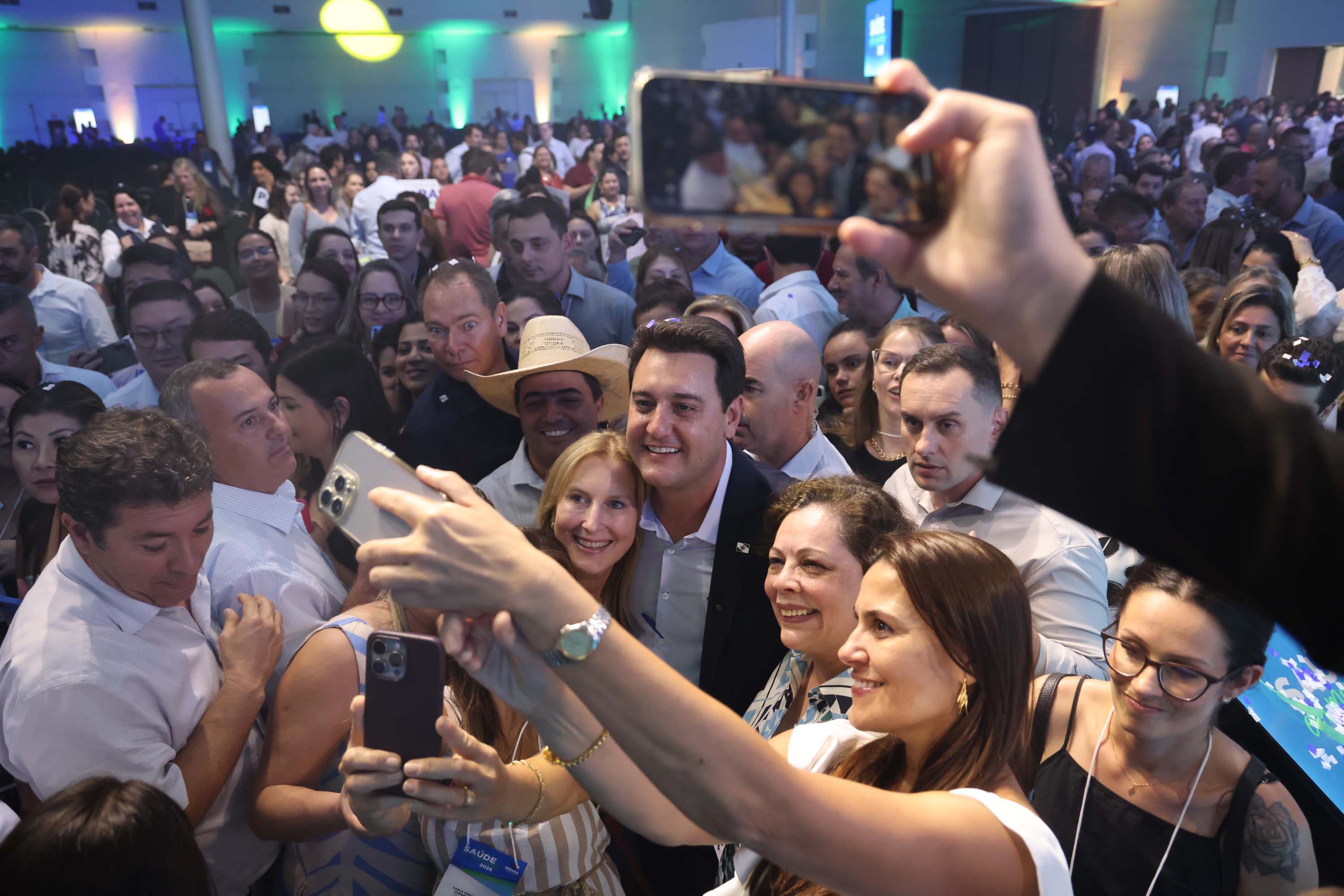 O governador Carlos Massa Ratinho Junior anunciou nesta quinta-feira (13) a liberação de R$ 1,2 bilhão para a saúde pública do Estado, durante o evento Saúde em Movimento, em Foz do Iguaçu, na região Oeste.