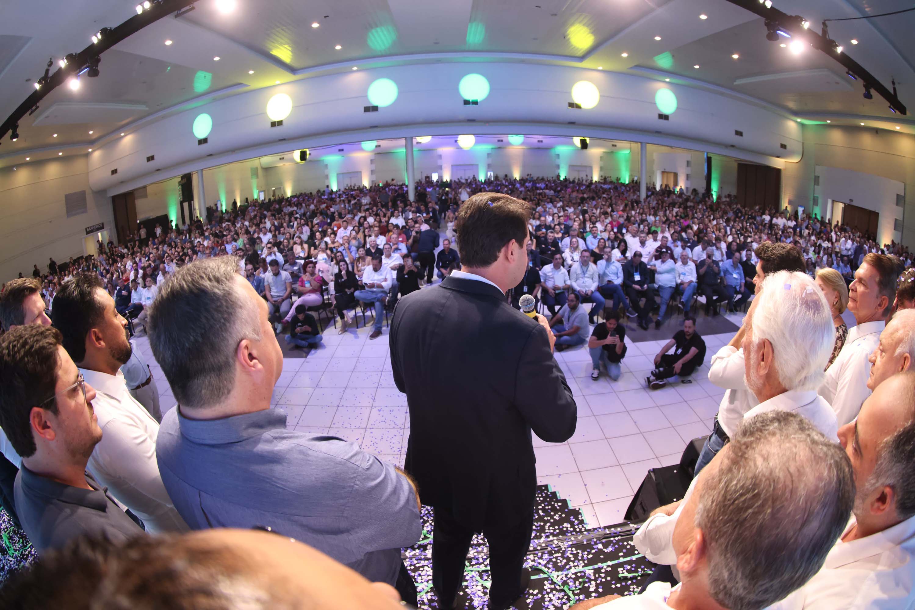 O governador Carlos Massa Ratinho Junior anunciou nesta quinta-feira (13) a liberação de R$ 1,2 bilhão para a saúde pública do Estado, durante o evento Saúde em Movimento, em Foz do Iguaçu, na região Oeste.