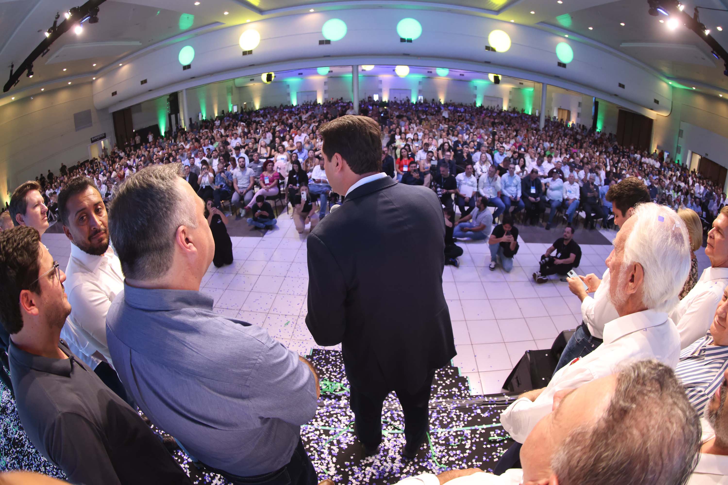O governador Carlos Massa Ratinho Junior anunciou nesta quinta-feira (13) a liberação de R$ 1,2 bilhão para a saúde pública do Estado, durante o evento Saúde em Movimento, em Foz do Iguaçu, na região Oeste.