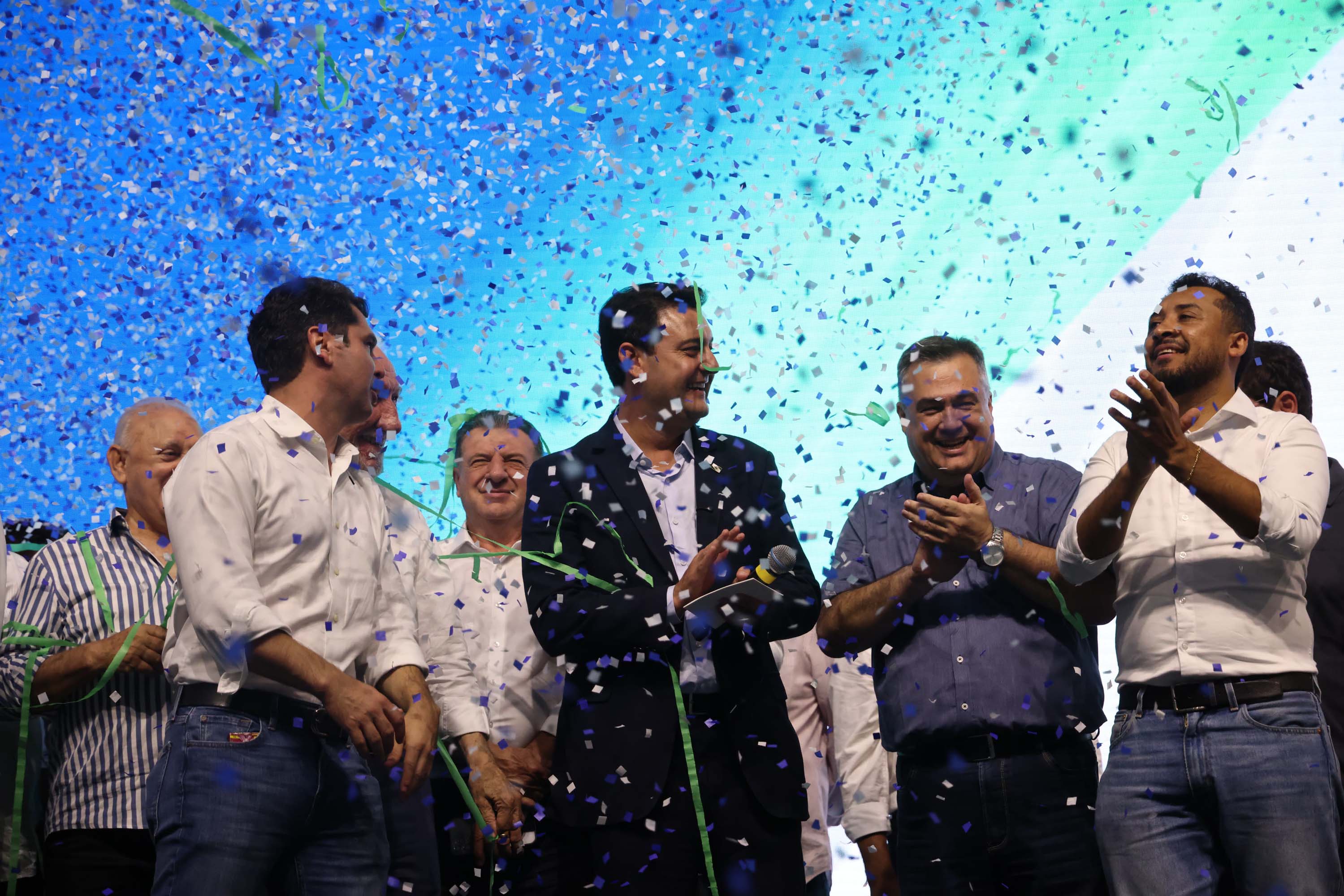 O governador Carlos Massa Ratinho Junior anunciou nesta quinta-feira (13) a liberação de R$ 1,2 bilhão para a saúde pública do Estado, durante o evento Saúde em Movimento, em Foz do Iguaçu, na região Oeste.