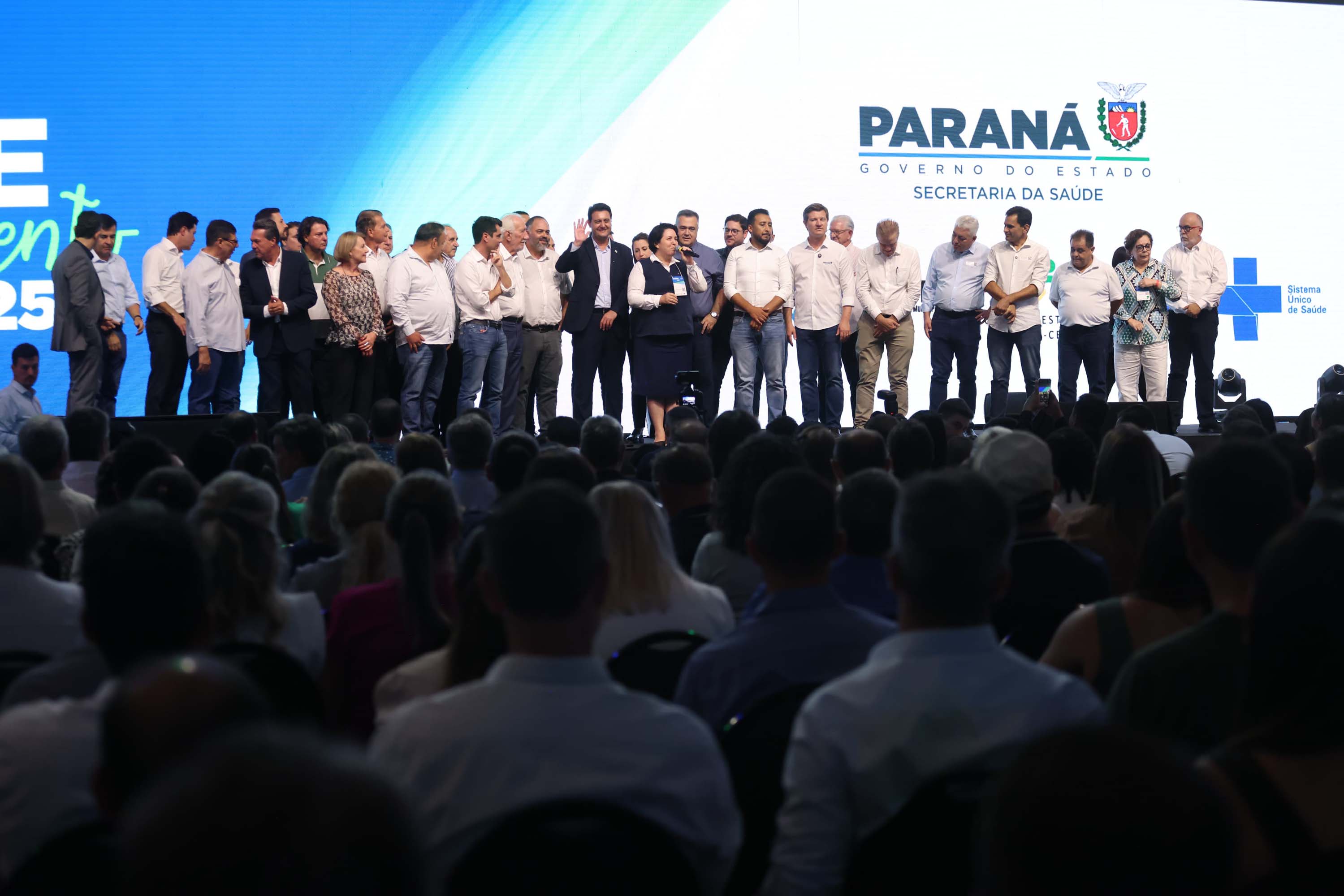 O governador Carlos Massa Ratinho Junior anunciou nesta quinta-feira (13) a liberação de R$ 1,2 bilhão para a saúde pública do Estado, durante o evento Saúde em Movimento, em Foz do Iguaçu, na região Oeste.
