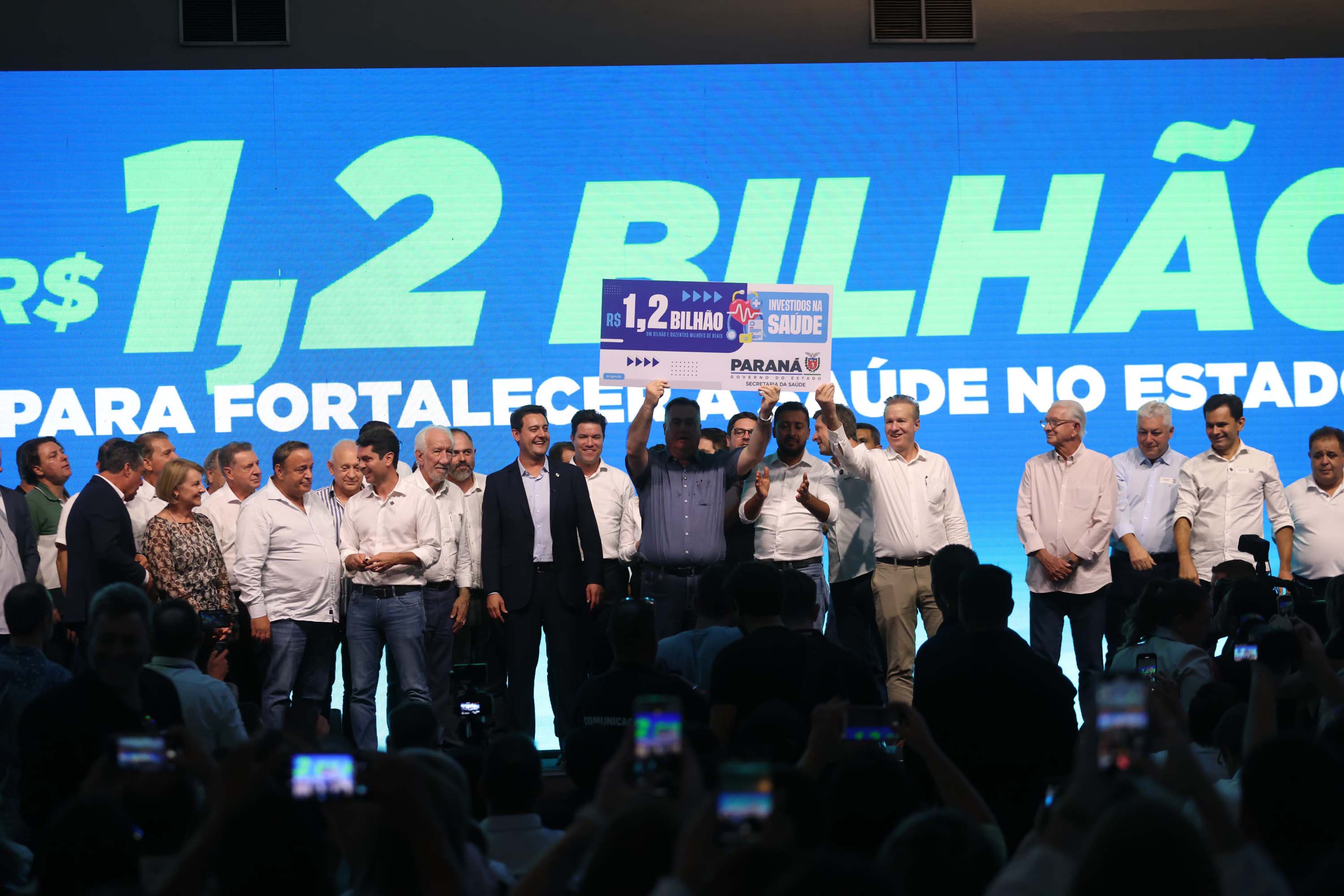 O governador Carlos Massa Ratinho Junior anunciou nesta quinta-feira (13) a liberação de R$ 1,2 bilhão para a saúde pública do Estado, durante o evento Saúde em Movimento, em Foz do Iguaçu, na região Oeste.