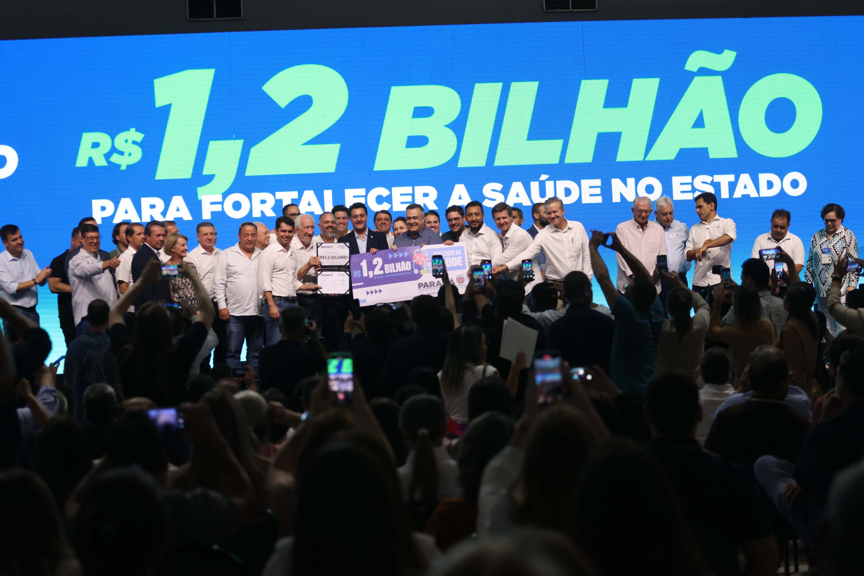 O governador Carlos Massa Ratinho Junior anunciou nesta quinta-feira (13) a liberação de R$ 1,2 bilhão para a saúde pública do Estado, durante o evento Saúde em Movimento, em Foz do Iguaçu, na região Oeste.