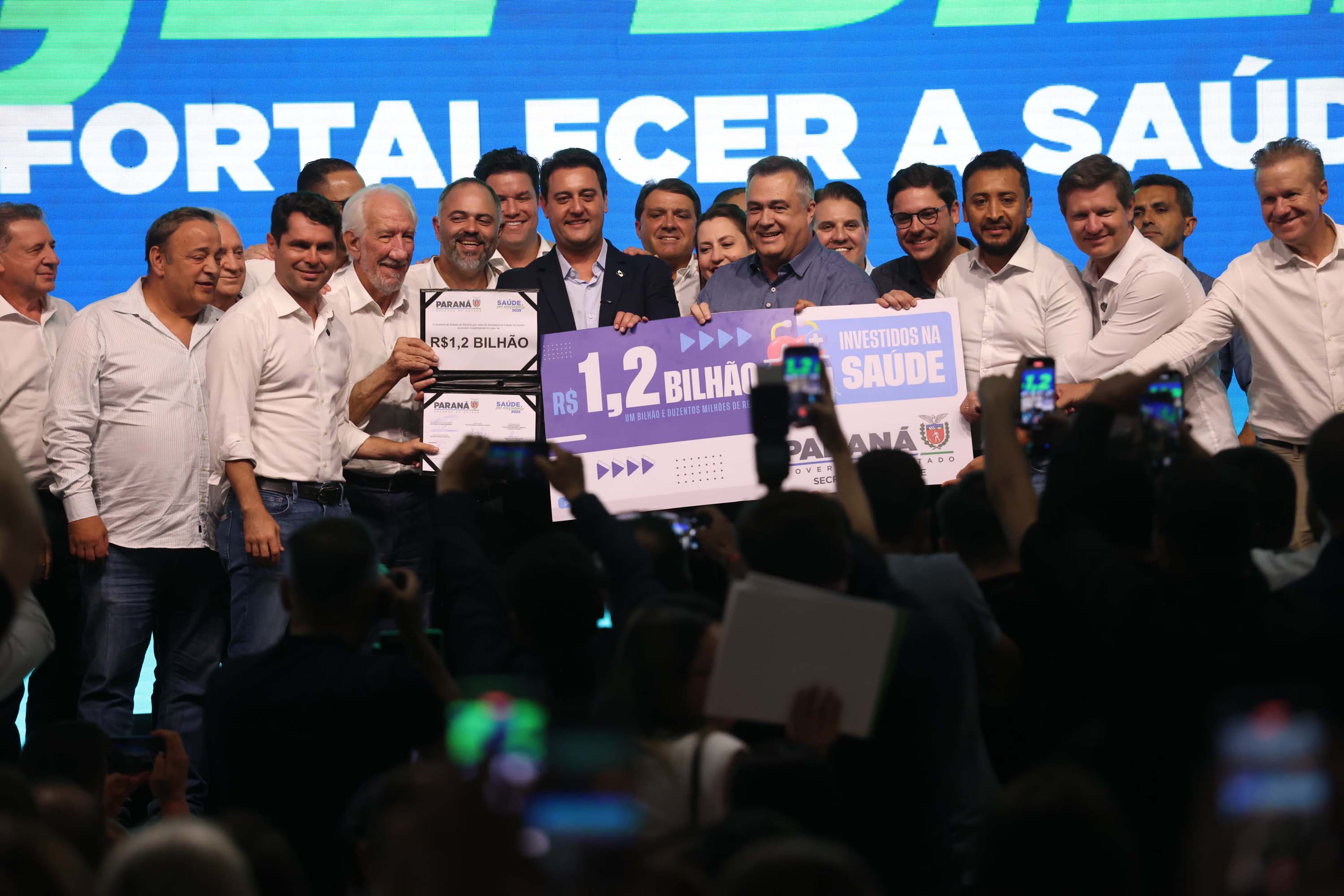 O governador Carlos Massa Ratinho Junior anunciou nesta quinta-feira (13) a liberação de R$ 1,2 bilhão para a saúde pública do Estado, durante o evento Saúde em Movimento, em Foz do Iguaçu, na região Oeste.