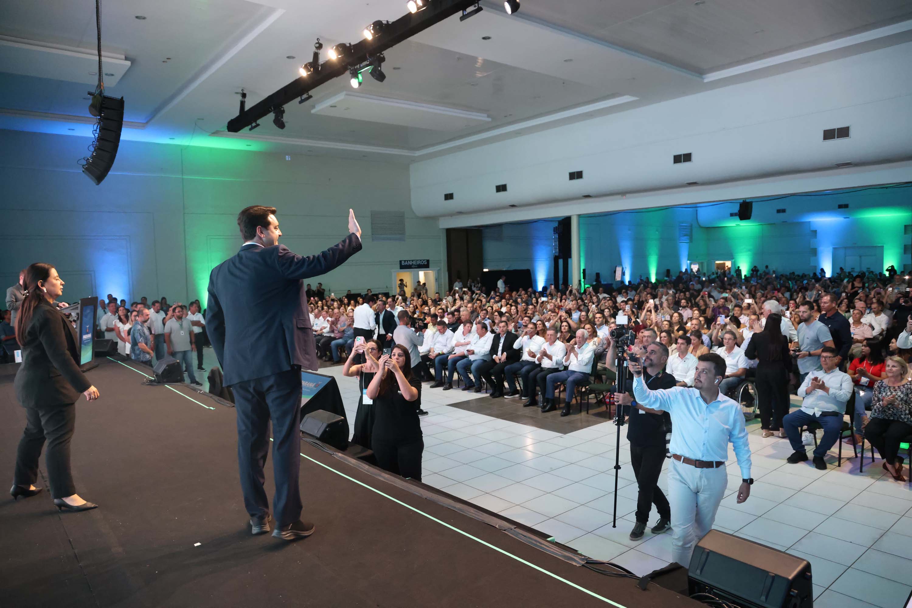 O governador Carlos Massa Ratinho Junior anunciou nesta quinta-feira (13) a liberação de R$ 1,2 bilhão para a saúde pública do Estado, durante o evento Saúde em Movimento, em Foz do Iguaçu, na região Oeste.