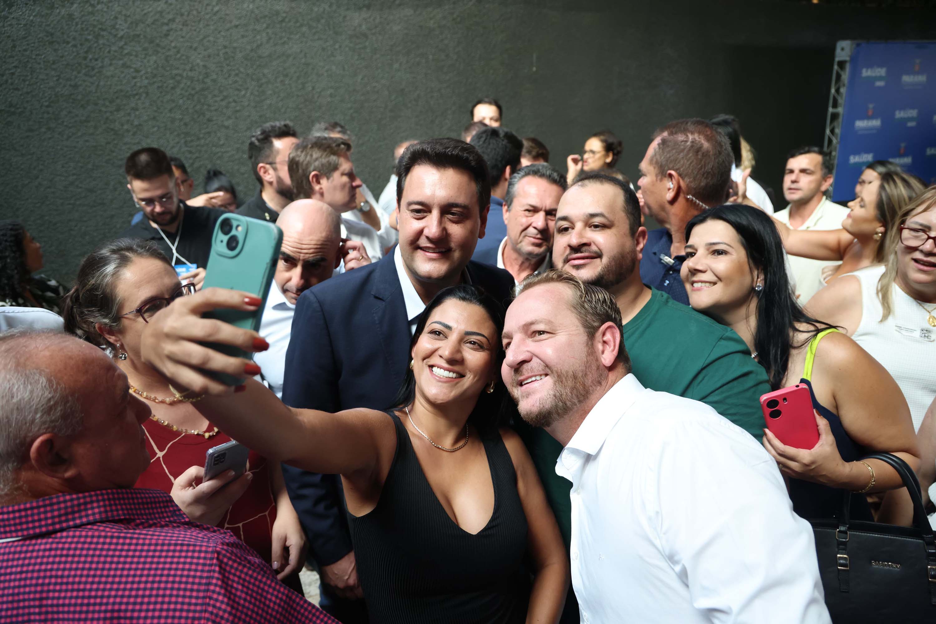 O governador Carlos Massa Ratinho Junior anunciou nesta quinta-feira (13) a liberação de R$ 1,2 bilhão para a saúde pública do Estado, durante o evento Saúde em Movimento, em Foz do Iguaçu, na região Oeste.