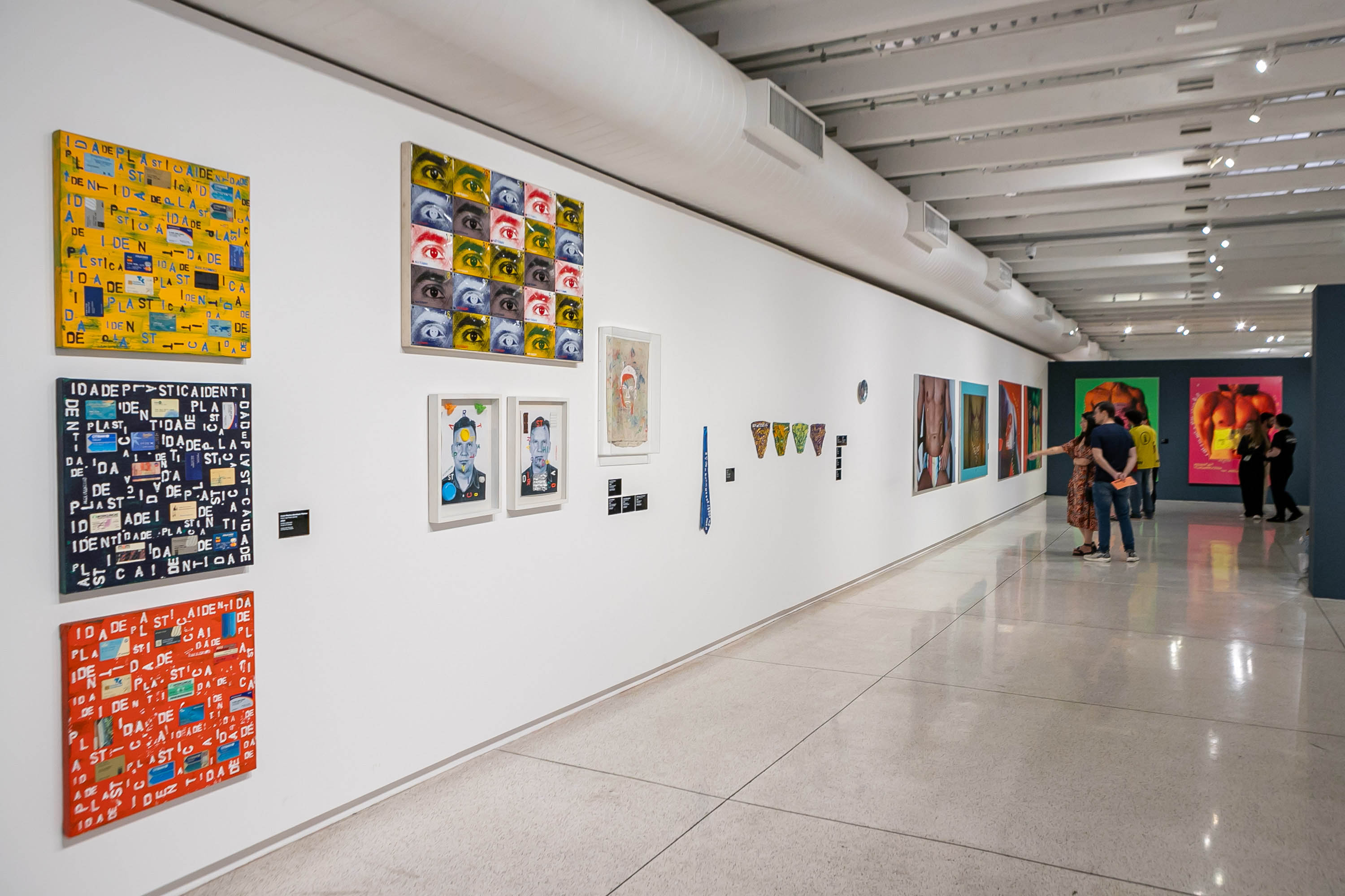 Exposição de Alex Flemming na sala 3 do Museu Oscar Niermeyer (MON). Foto: Roberto Dziura Jr/AEN