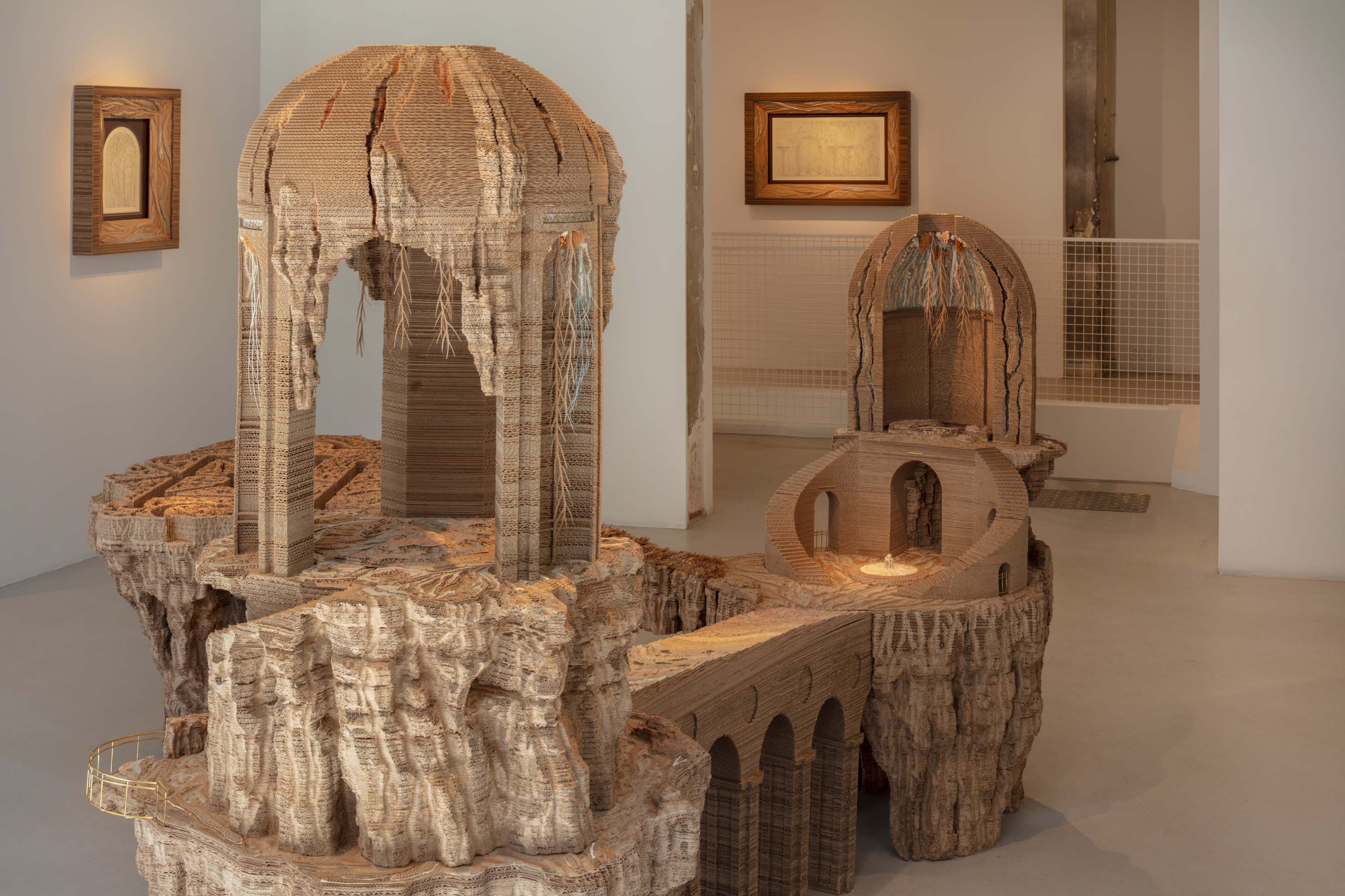 Museu Oscar Niemeyer (MON) - “Re-Selvagem” – Eva Jospin – “Re-Selvagem”, da artista francesa Eva Jospin, é a próxima exposição internacional realizada pelo Museu Oscar Niemeyer (MON) e a primeira mostra da artista no Brasil.