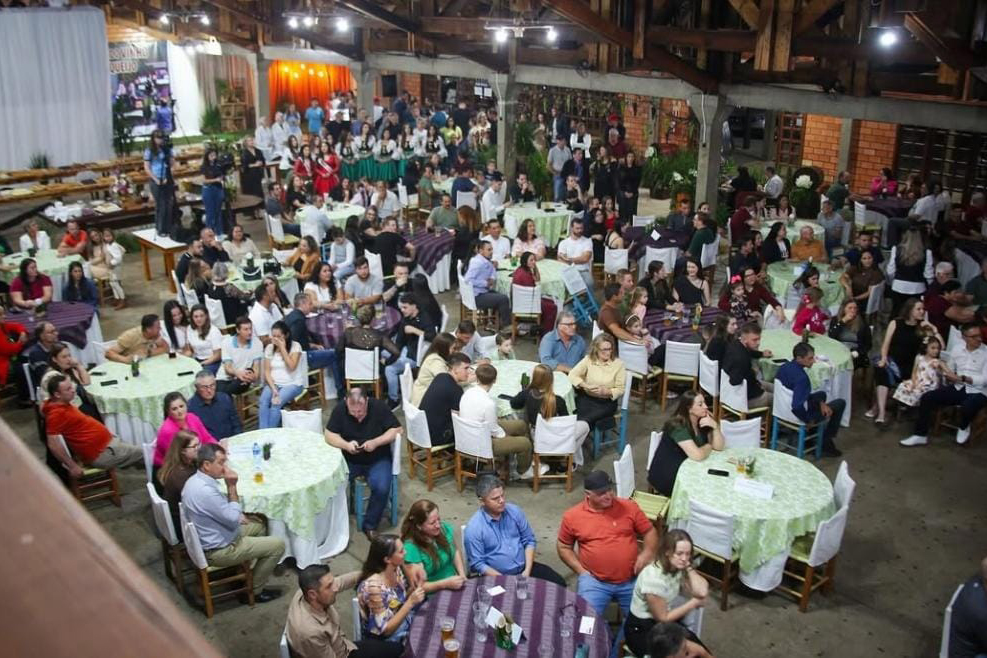 Atrações do frio: arraiás, festas da tainha e do feijão e tradições regionais movimentam o turismo