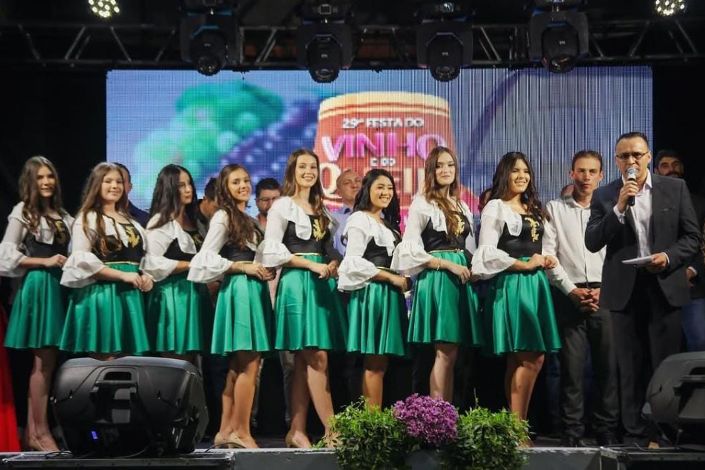 Atrações do frio: arraiás, festas da tainha e do feijão e tradições regionais movimentam o turismo