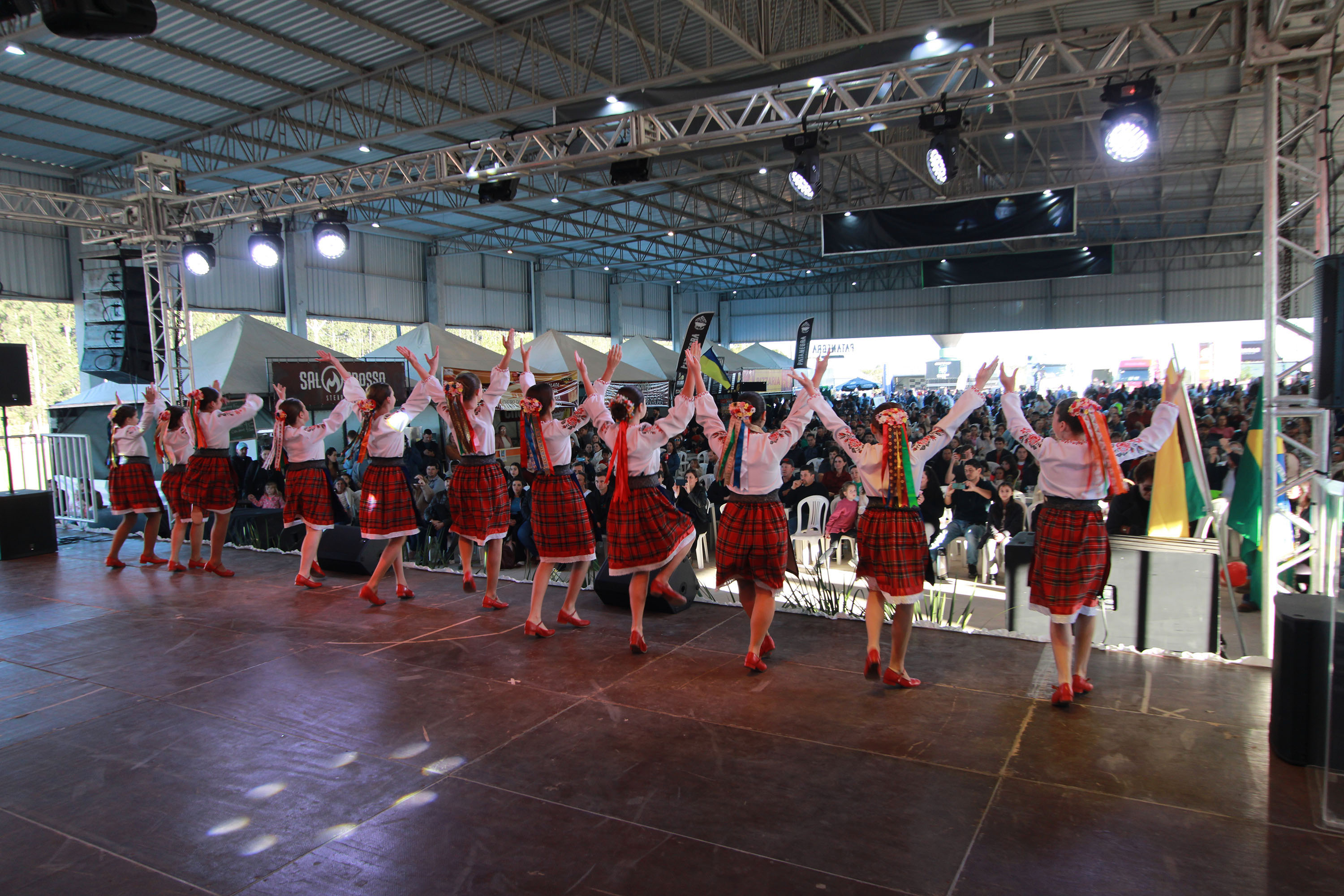 Atrações do frio: arraiás, festas da tainha e do feijão e tradições regionais movimentam o turismo