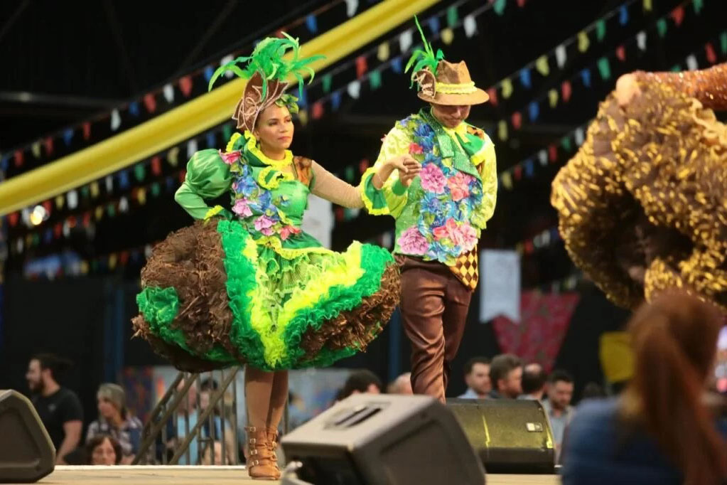 Atrações do frio: arraiás, festas da tainha e do feijão e tradições regionais movimentam o turismo