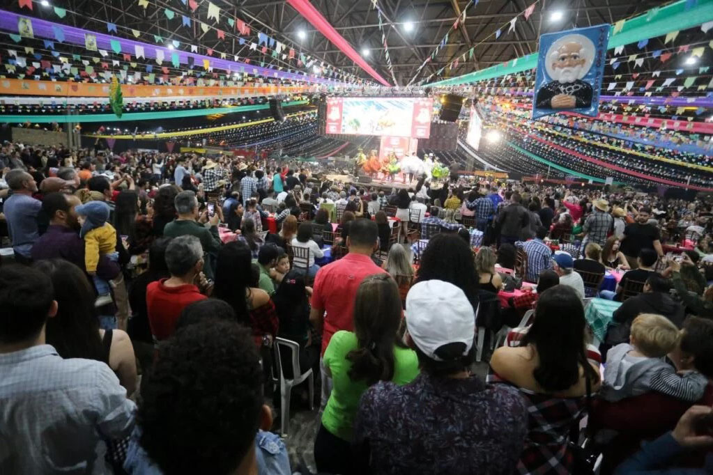 Atrações do frio: arraiás, festas da tainha e do feijão e tradições regionais movimentam o turismo