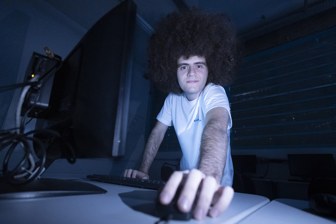 Aluno da UEM vence hackathon com IA para diagnosticar doenças em amostras de sangue