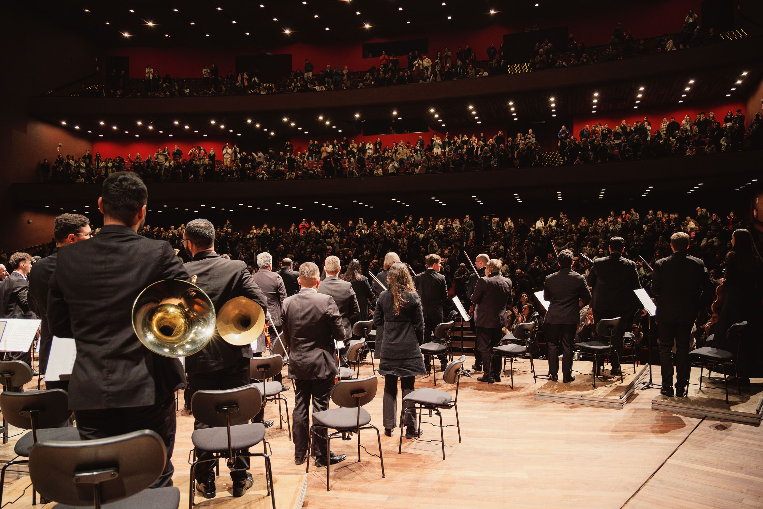 A Orquestra Sinfônica do Paraná apresenta neste domingo (29), às 10h30, um concerto com obras de Schumann e Bartók. Foto: Vitor Dias
