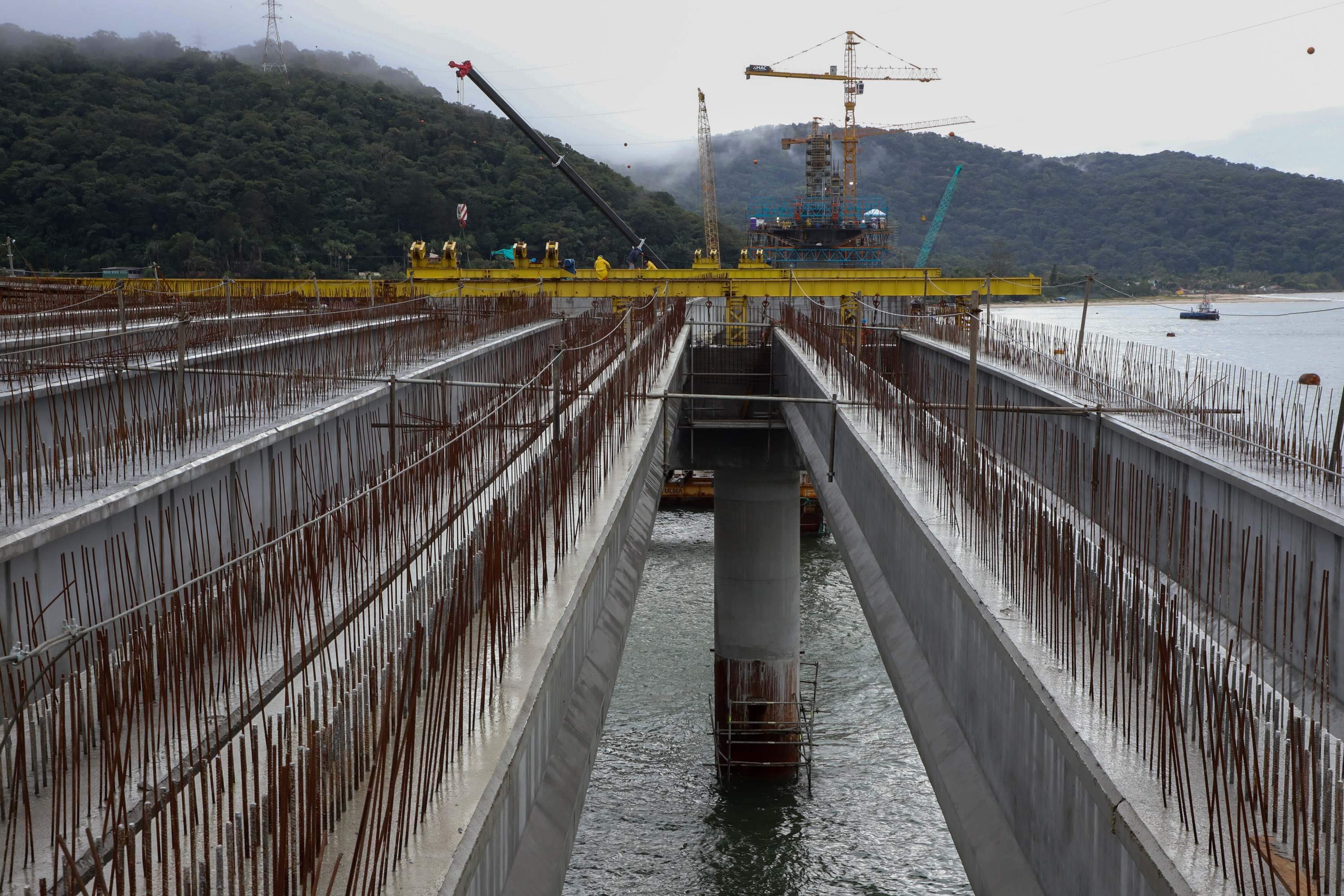 Obras da Ponte de Guaratuba chegam a 65% com destaque para avanço do trecho estaiado