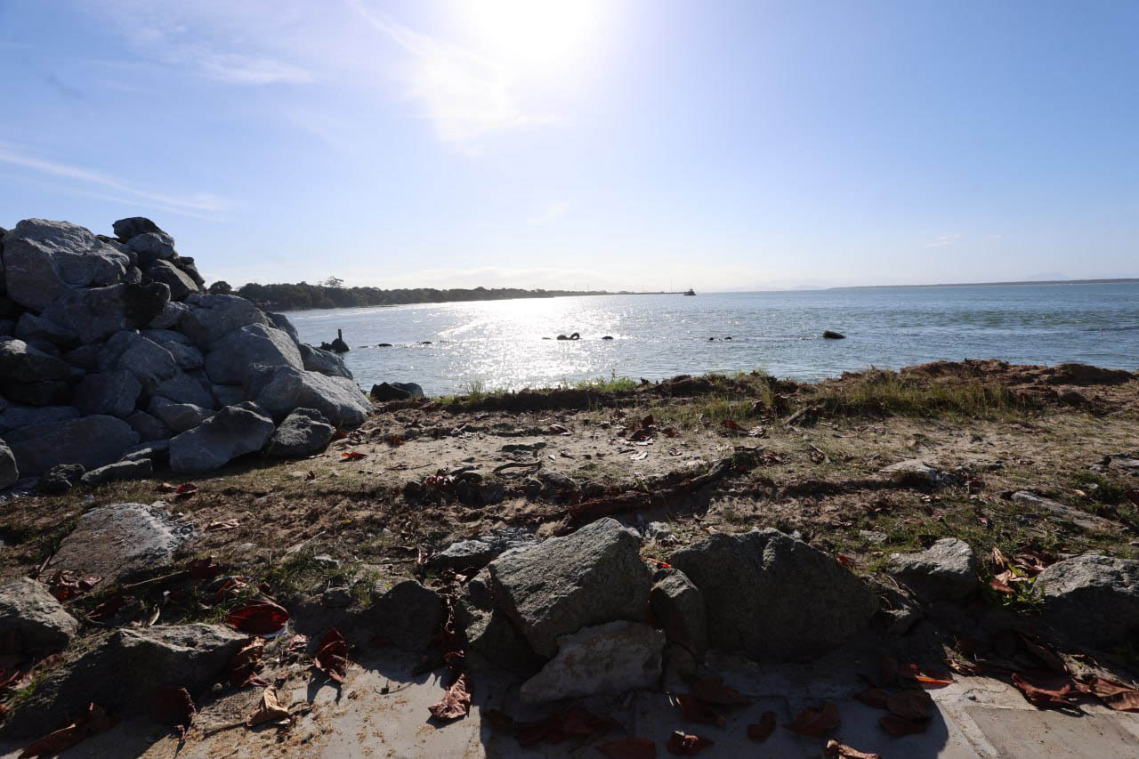 Revitalização da estrutura marítima busca solucionar problemas ambientais na região onde o Canal Artificial do Departamento Nacional de Obras e Saneamento (DNOS) encontra a Baía de Paranaguá