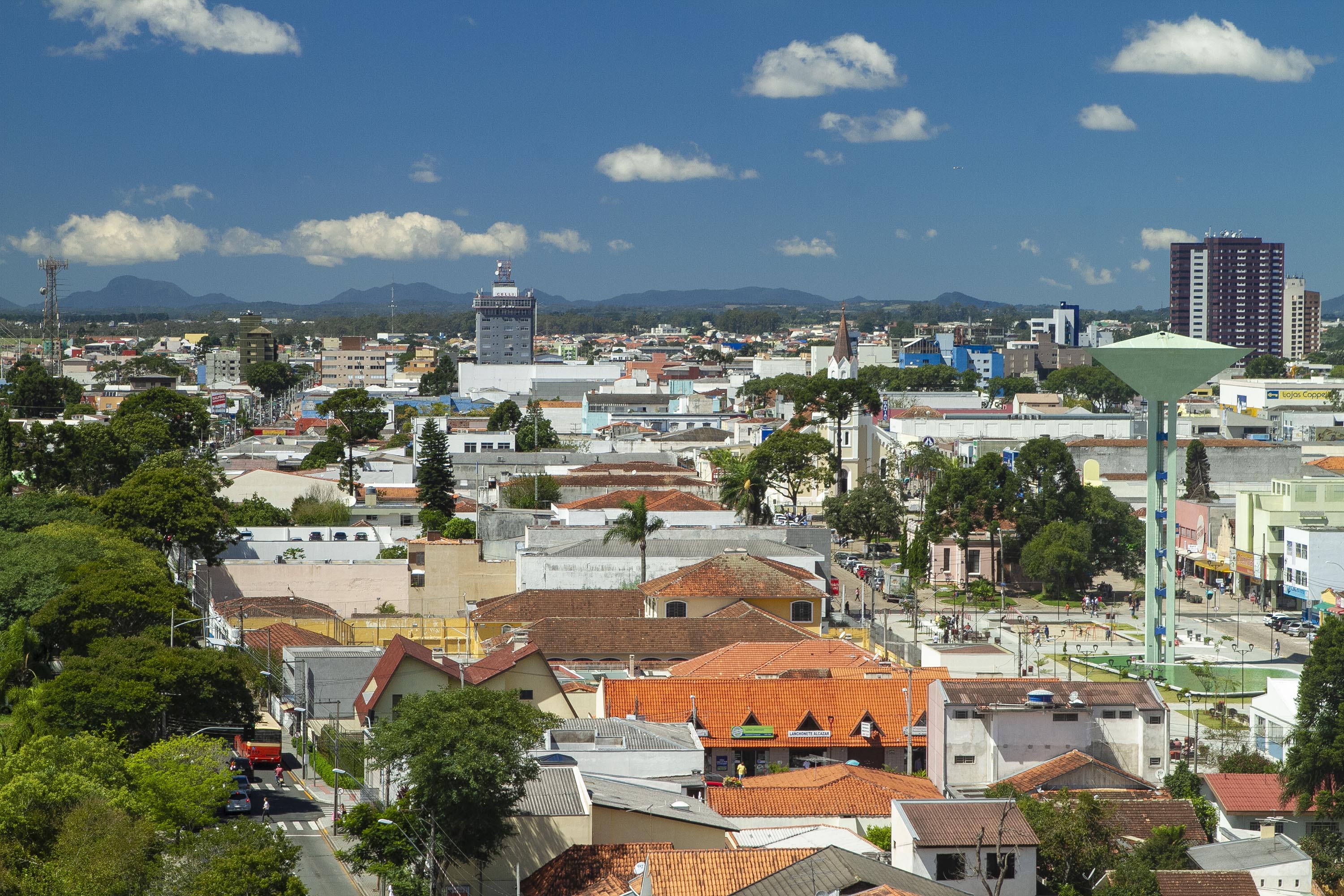 82% dos municípios do Paraná têm saldo positivo de empregos em 2025