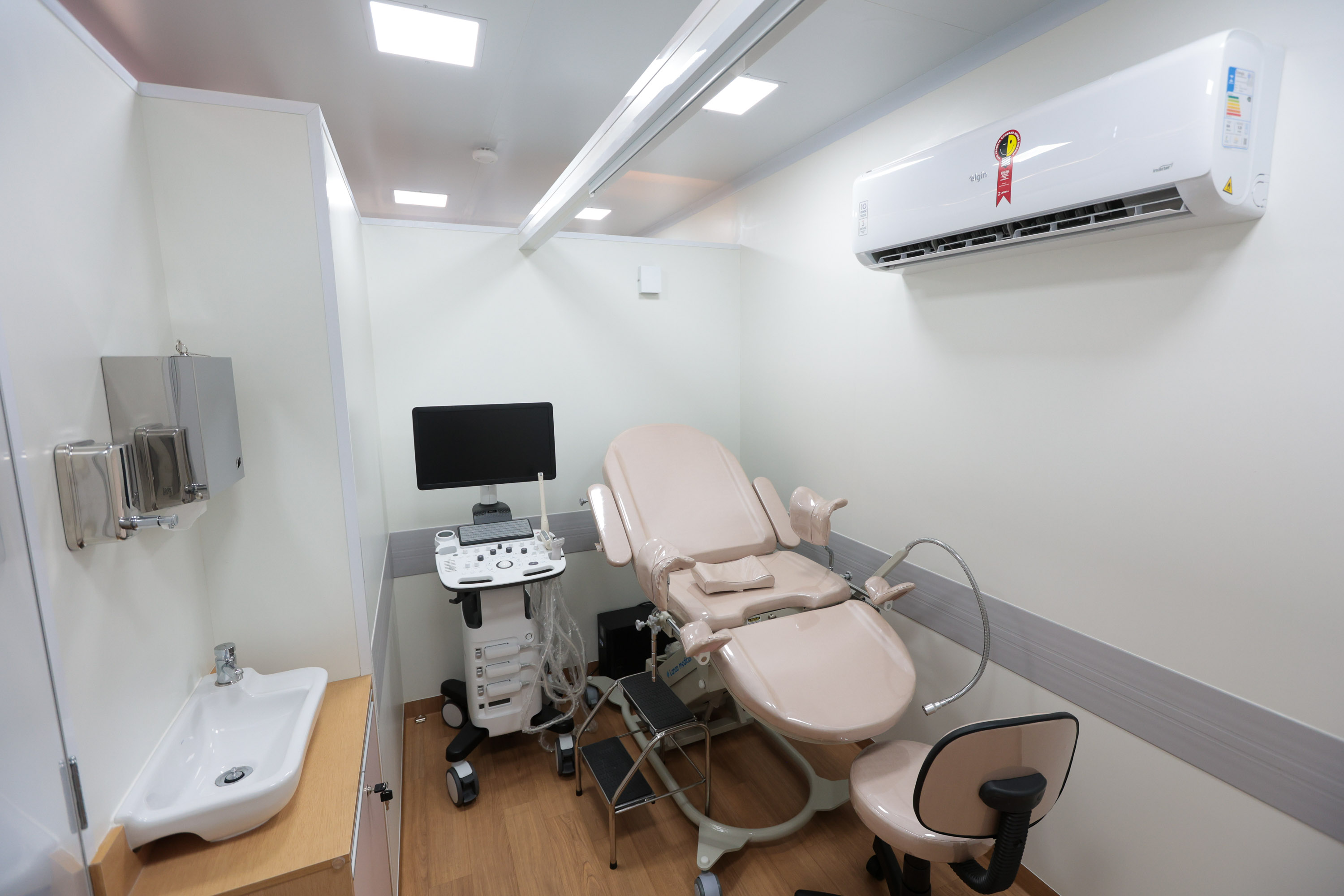 Paraná lança a mais completa unidade móvel de saúde da mulher do Brasil