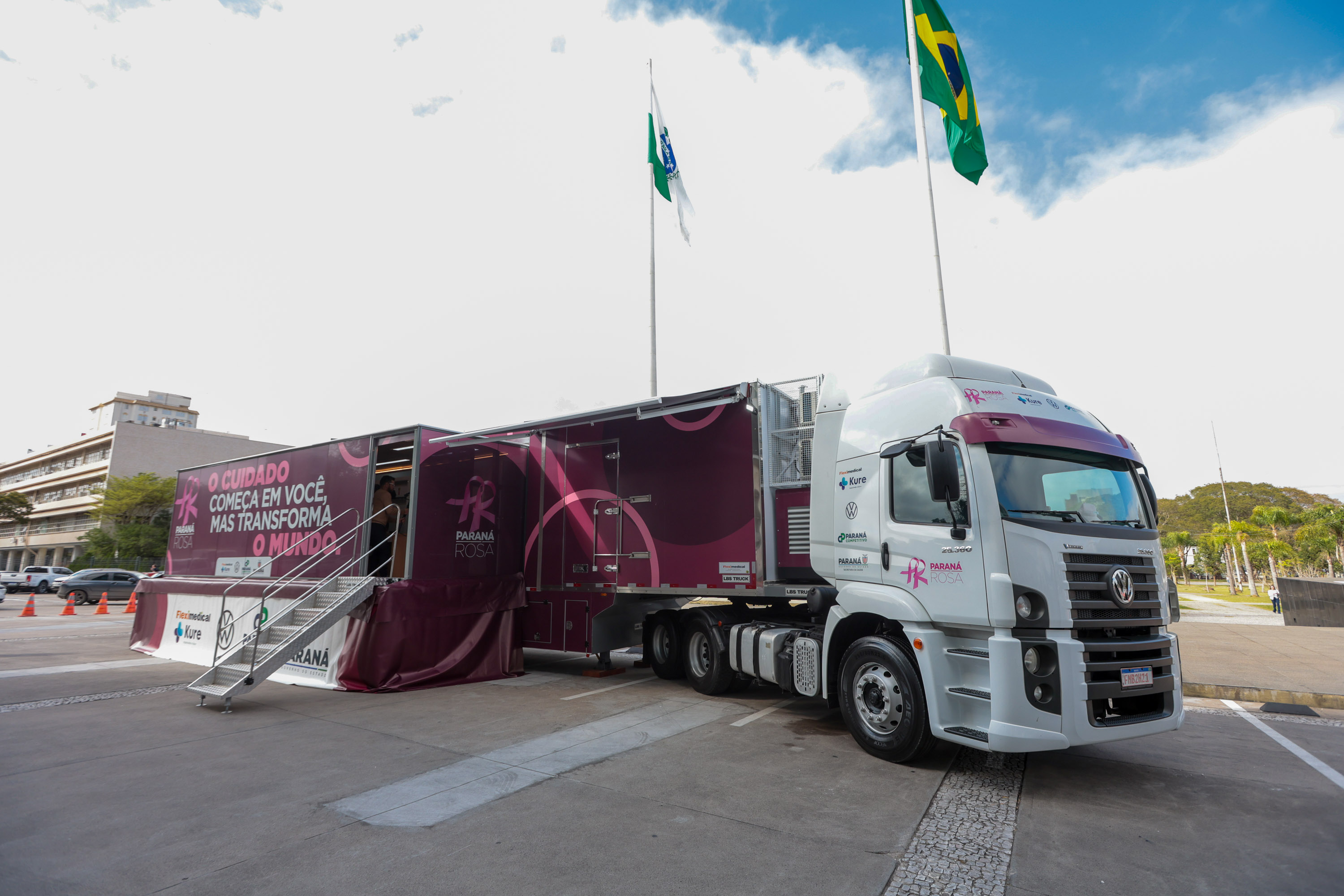 Paraná lança a mais completa unidade móvel de saúde da mulher do Brasil
