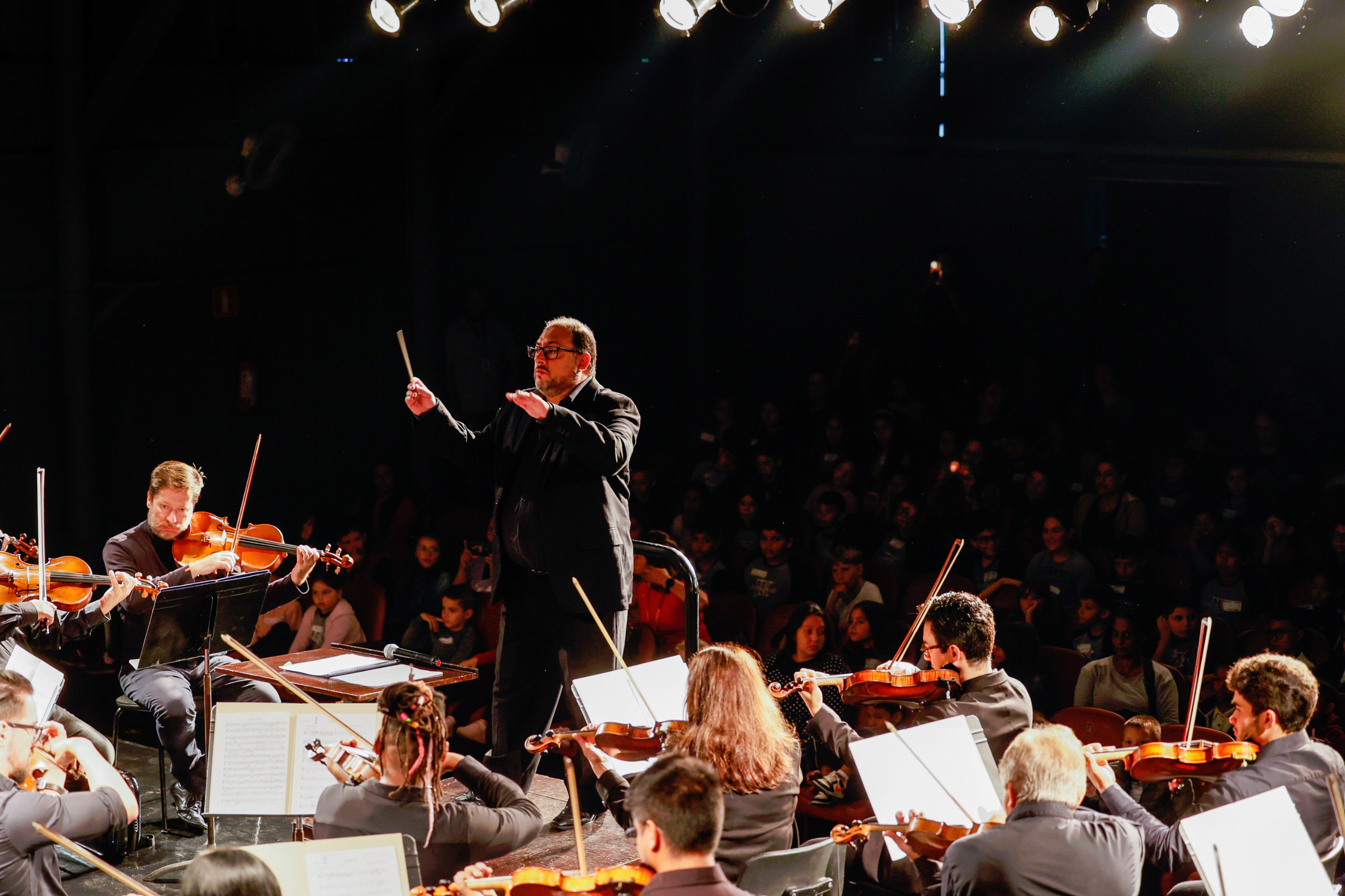 Orquestra no MON, trilhas sonoras no MIS-PR e peça alemã são destaques da semana