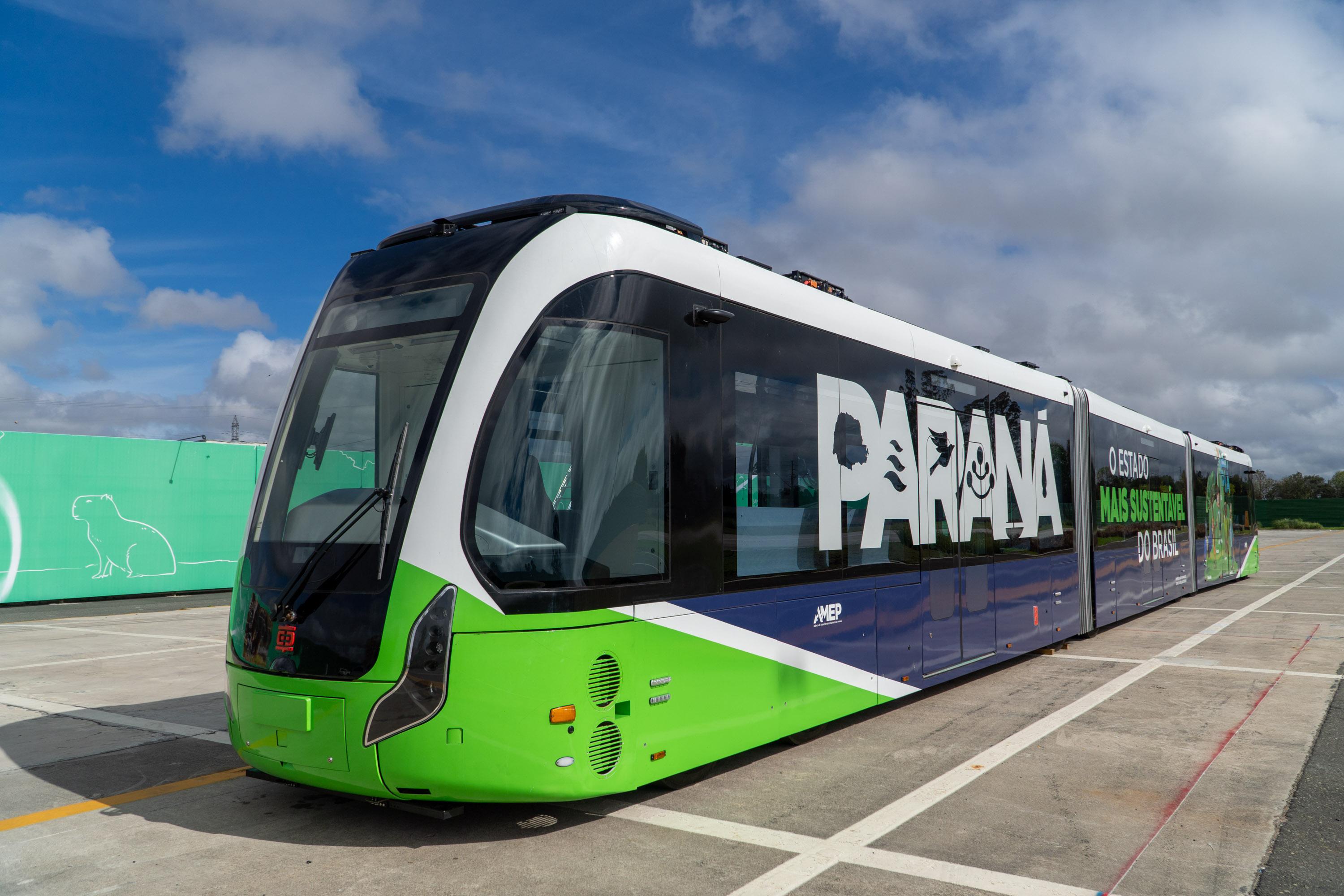 Bonde Urbano Digital trazido pelo Paraná desperta interesse no Brasil e de outros países