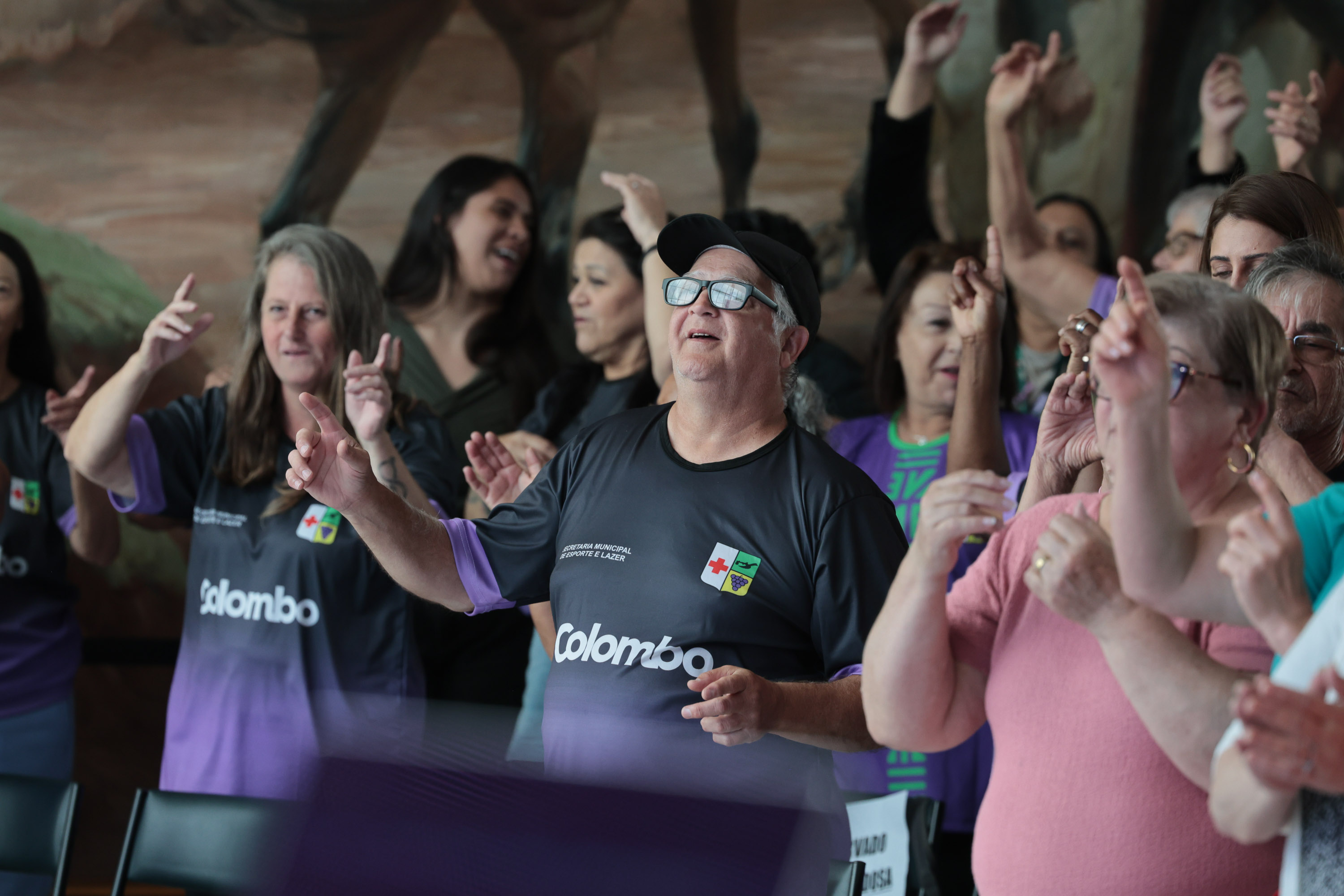 Estado lança programa Paraná Amigo da Pessoa Idosa e oficializa Bolsa Cuidador