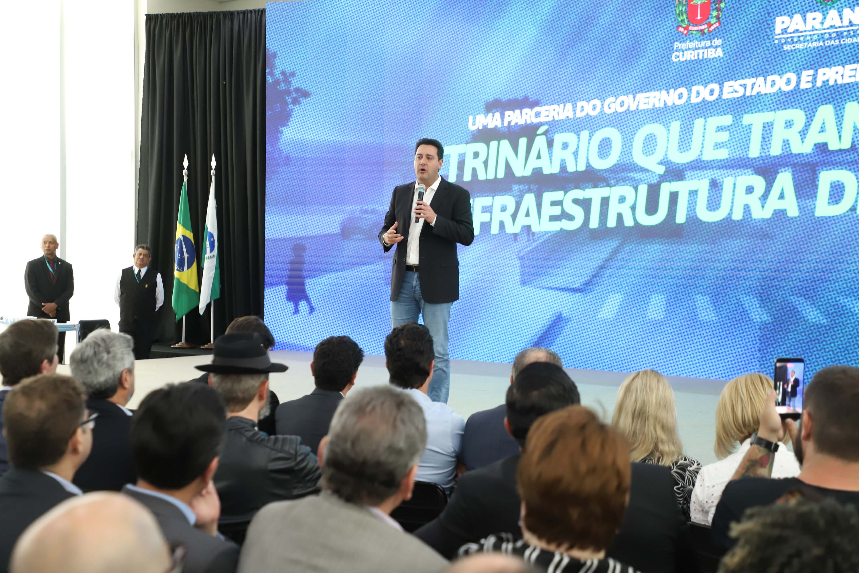 Estado e Prefeitura de Curitiba firmam convênios de R$ 181 milhões para trinário e Escola de Circo