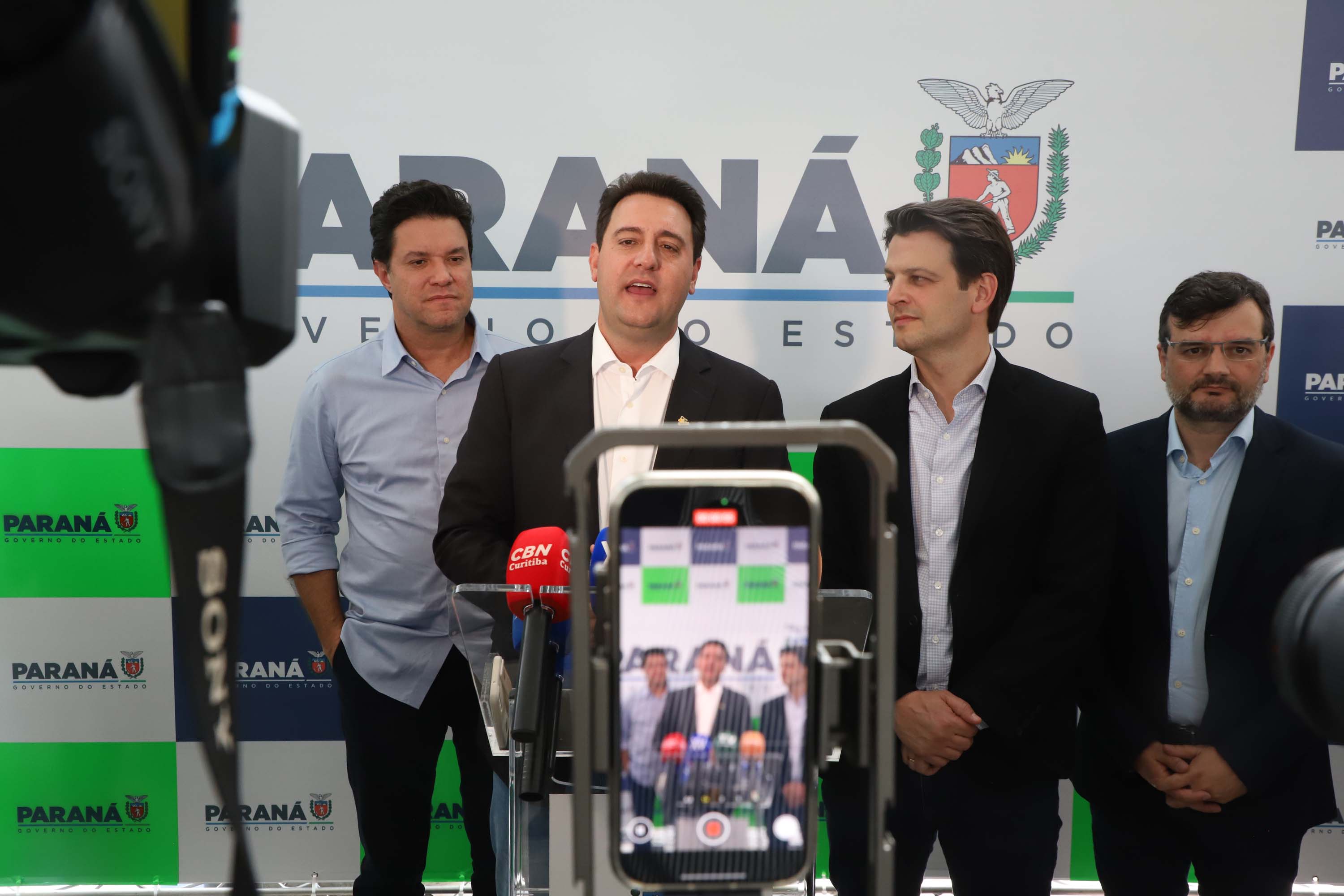 Estado e Prefeitura de Curitiba firmam convênios de R$ 181 milhões para trinário e Escola de Circo