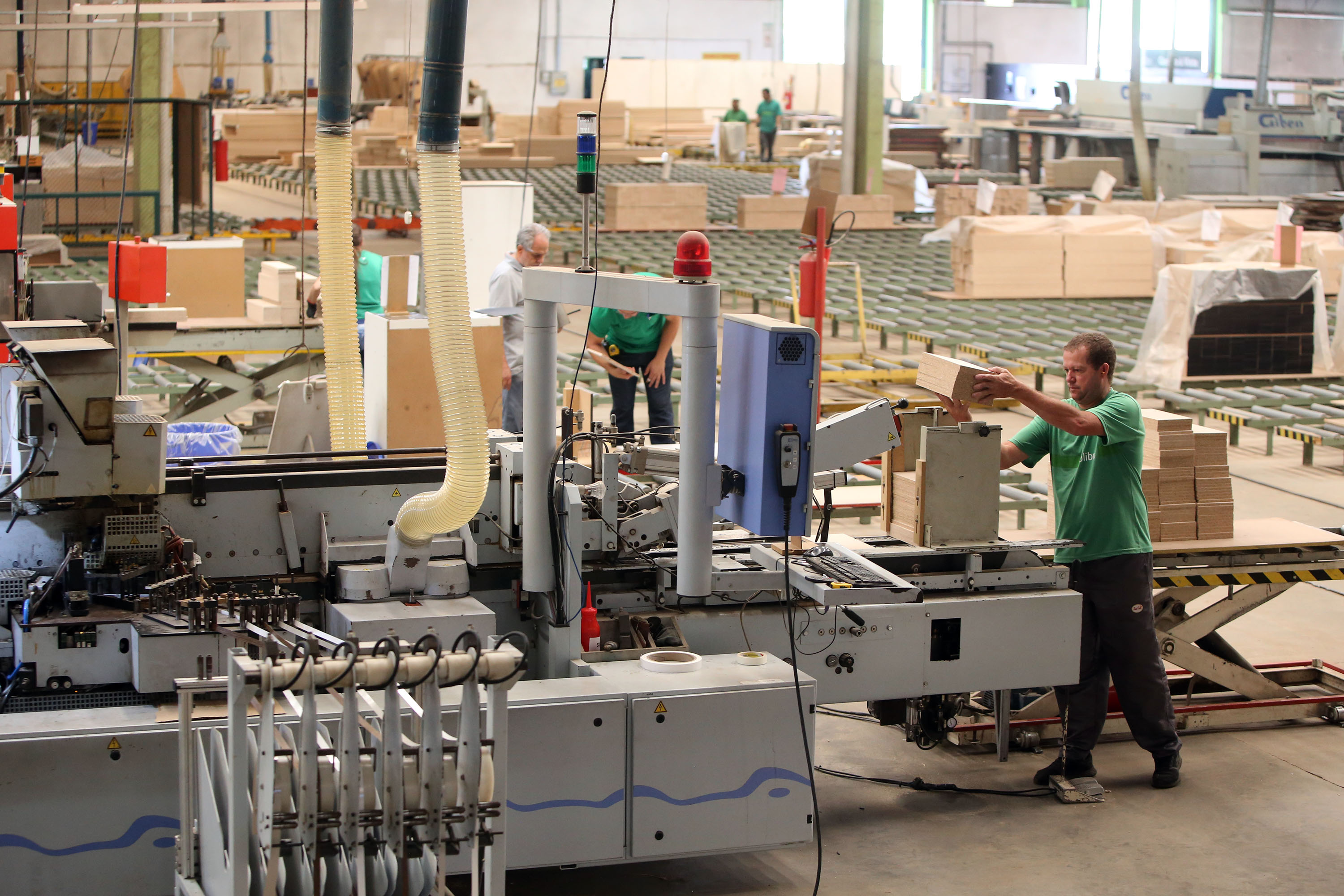 Indústria do Paraná tem terceiro melhor desempenho do País em novembro de 2025