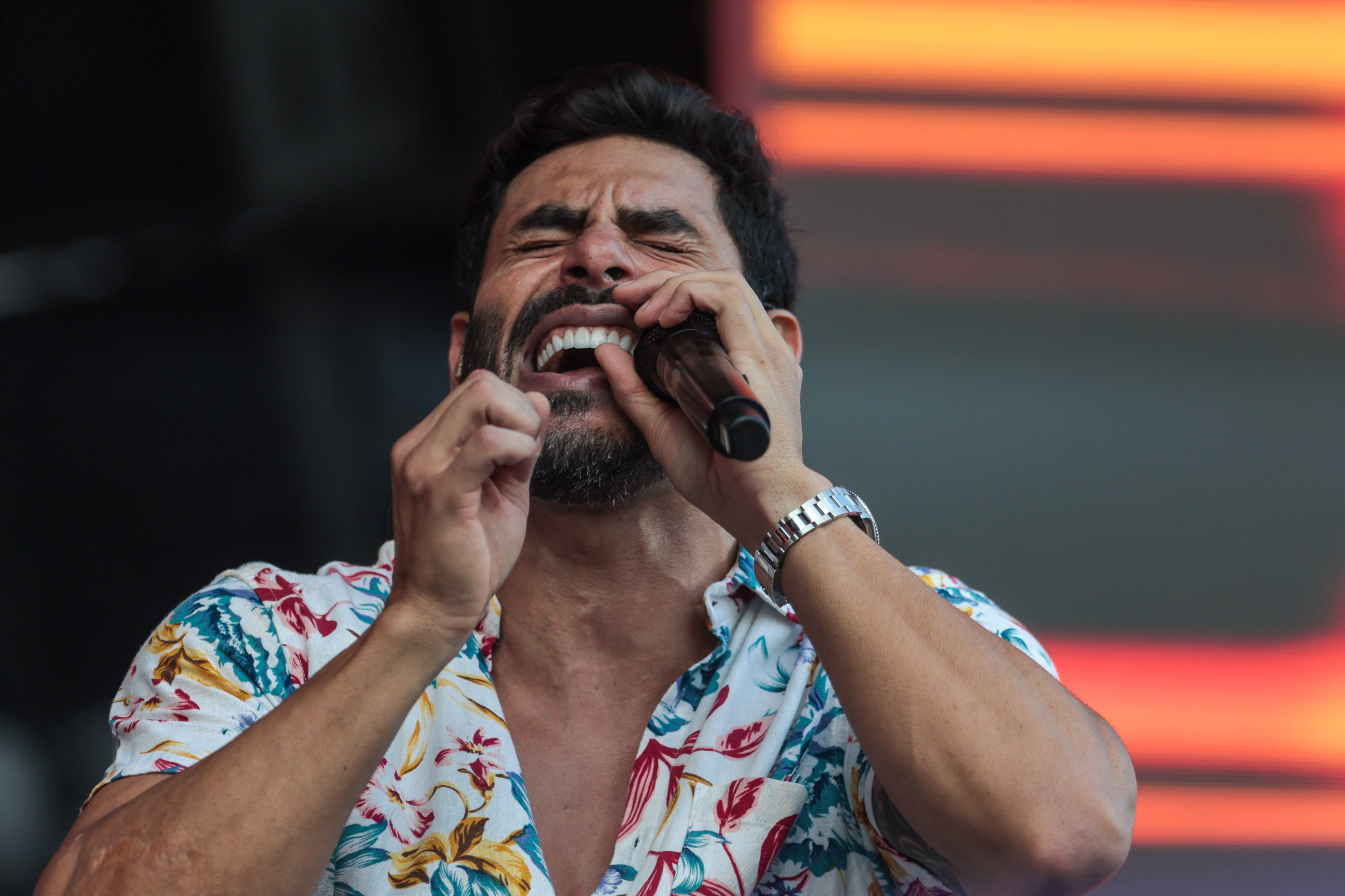 A dupla Israel e Rodolffo durante apresentação do seu show no Verão Maior Paraná, em Matinhos - 08/02/2026 - Foto: Geraldo Bubniak/AEN