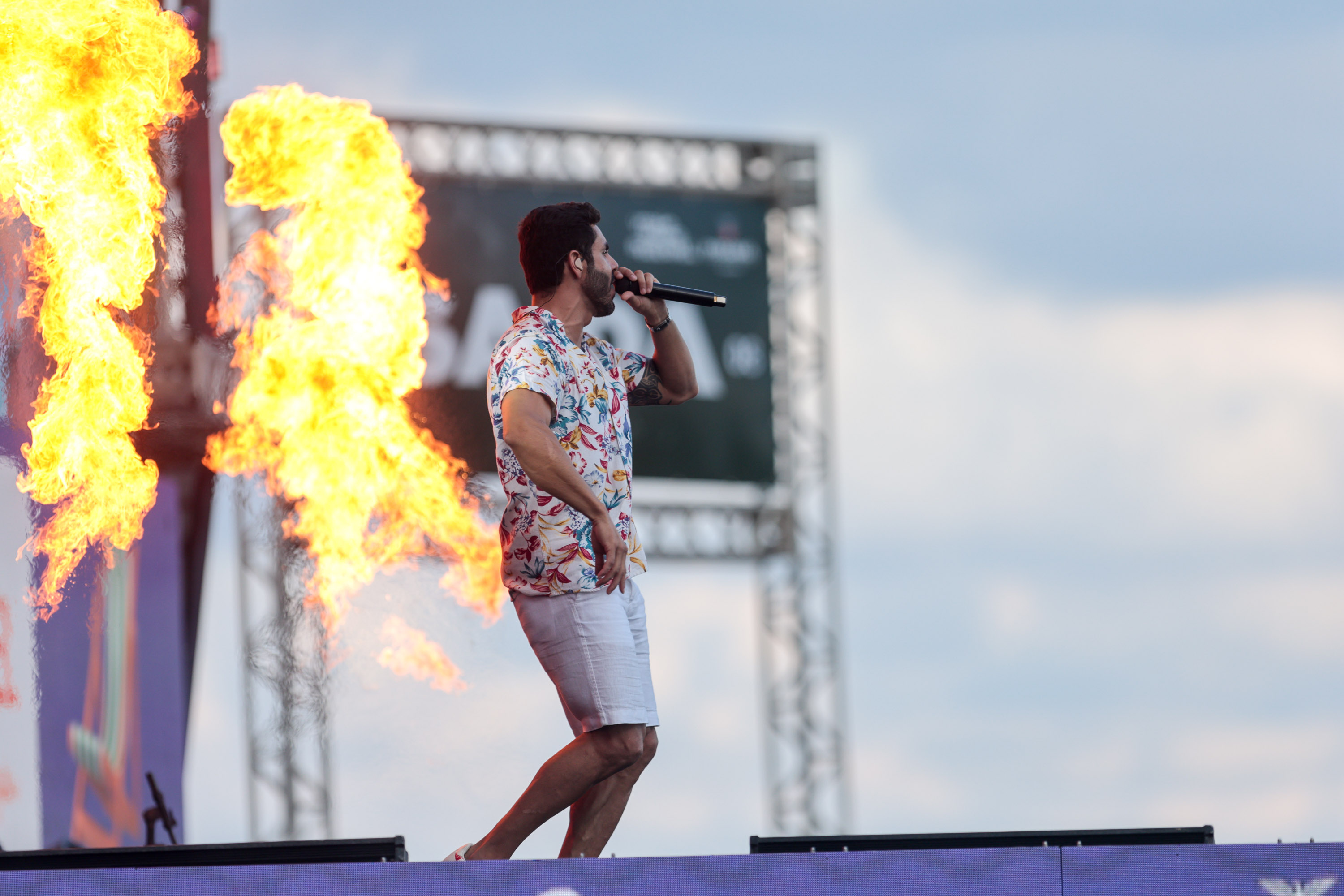 A dupla Israel e Rodolffo durante apresentação do seu show no Verão Maior Paraná, em Matinhos - 08/02/2026 - Foto: Geraldo Bubniak/AEN