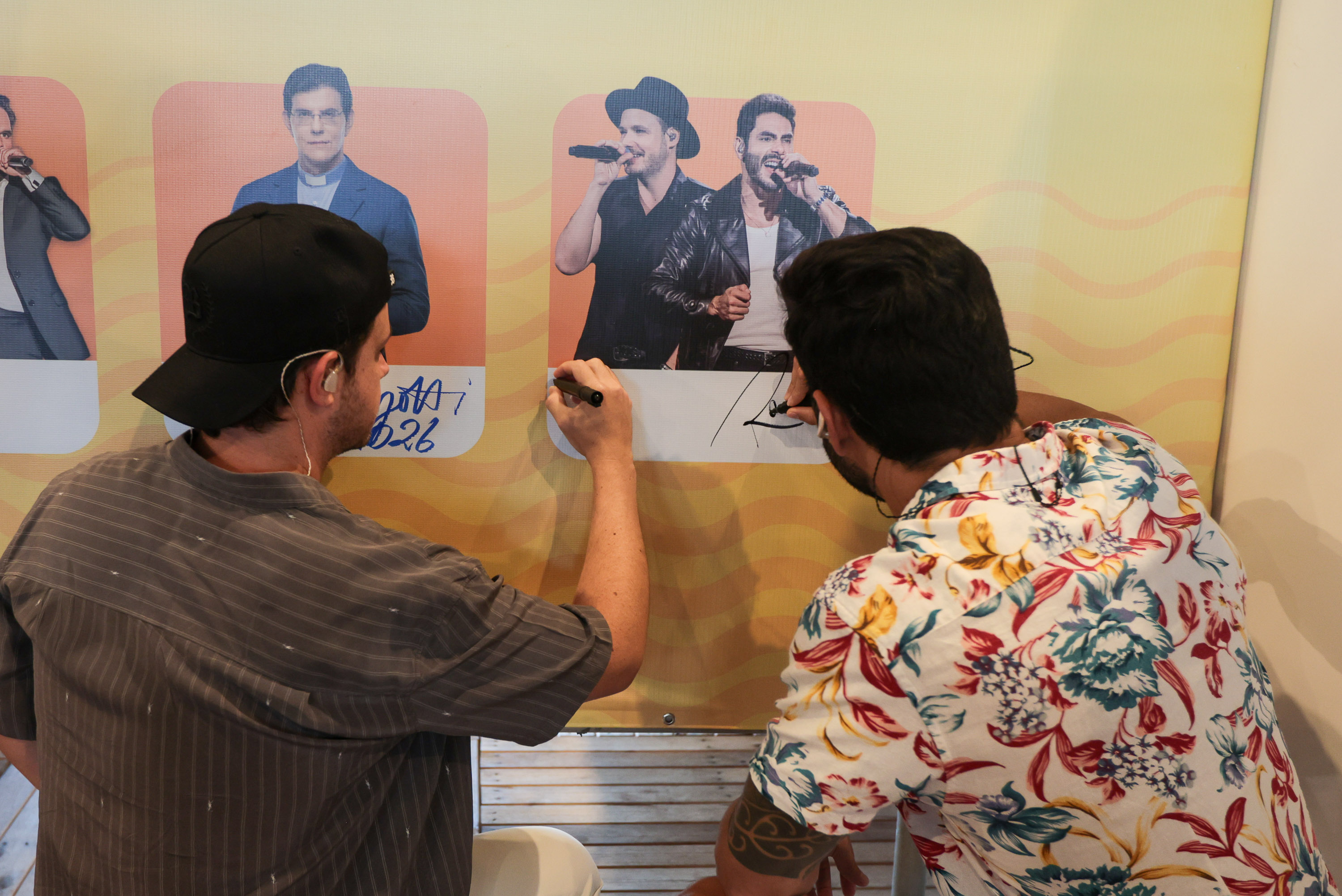 A dupla Israel e Rodolffo durante apresentação do seu show no Verão Maior Paraná, em Matinhos - 08/02/2026 - Foto: Geraldo Bubniak/AEN