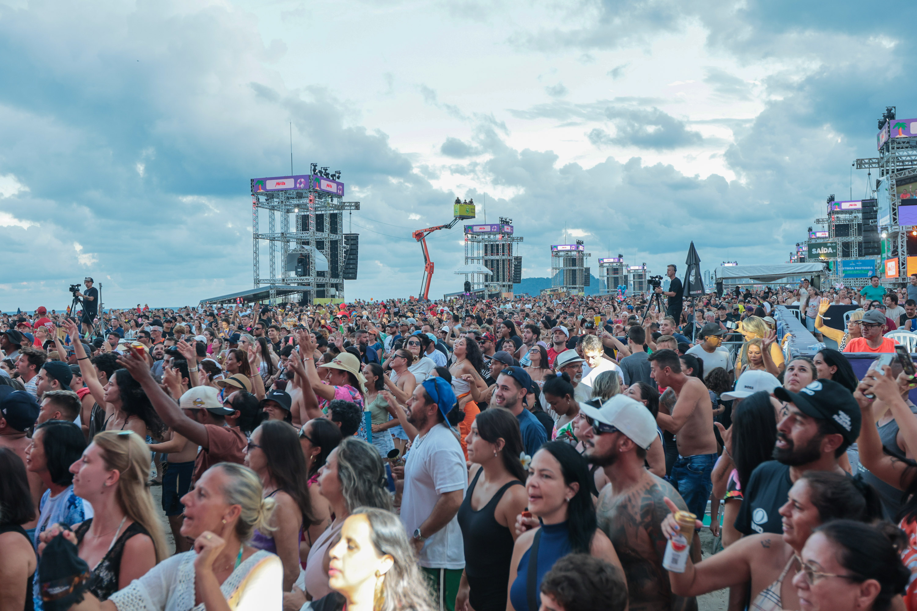 A dupla Israel e Rodolffo durante apresentação do seu show no Verão Maior Paraná, em Matinhos - 08/02/2026 - Foto: Geraldo Bubniak/AEN