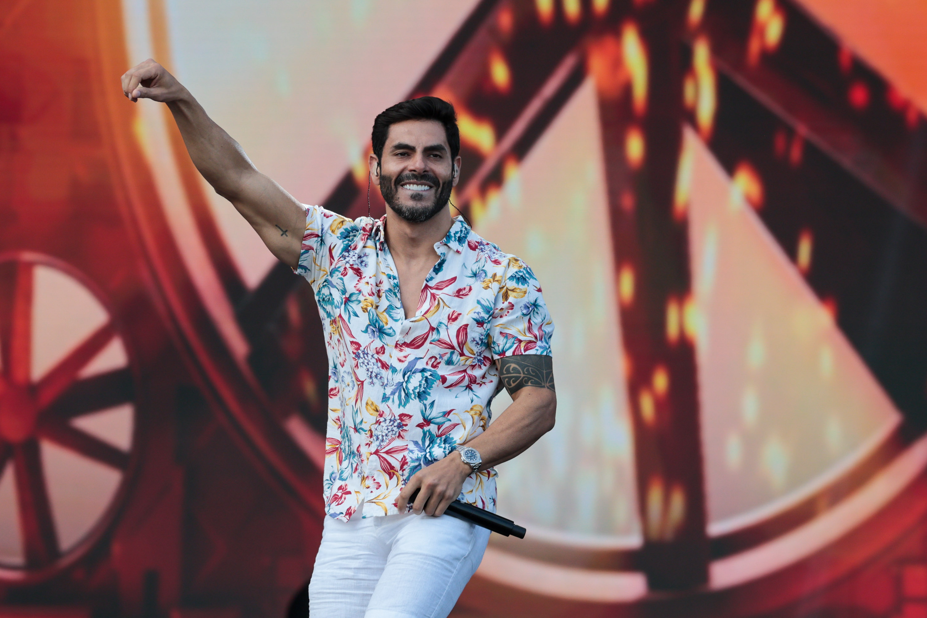 A dupla Israel e Rodolffo durante apresentação do seu show no Verão Maior Paraná, em Matinhos - 08/02/2026 - Foto: Geraldo Bubniak/AEN