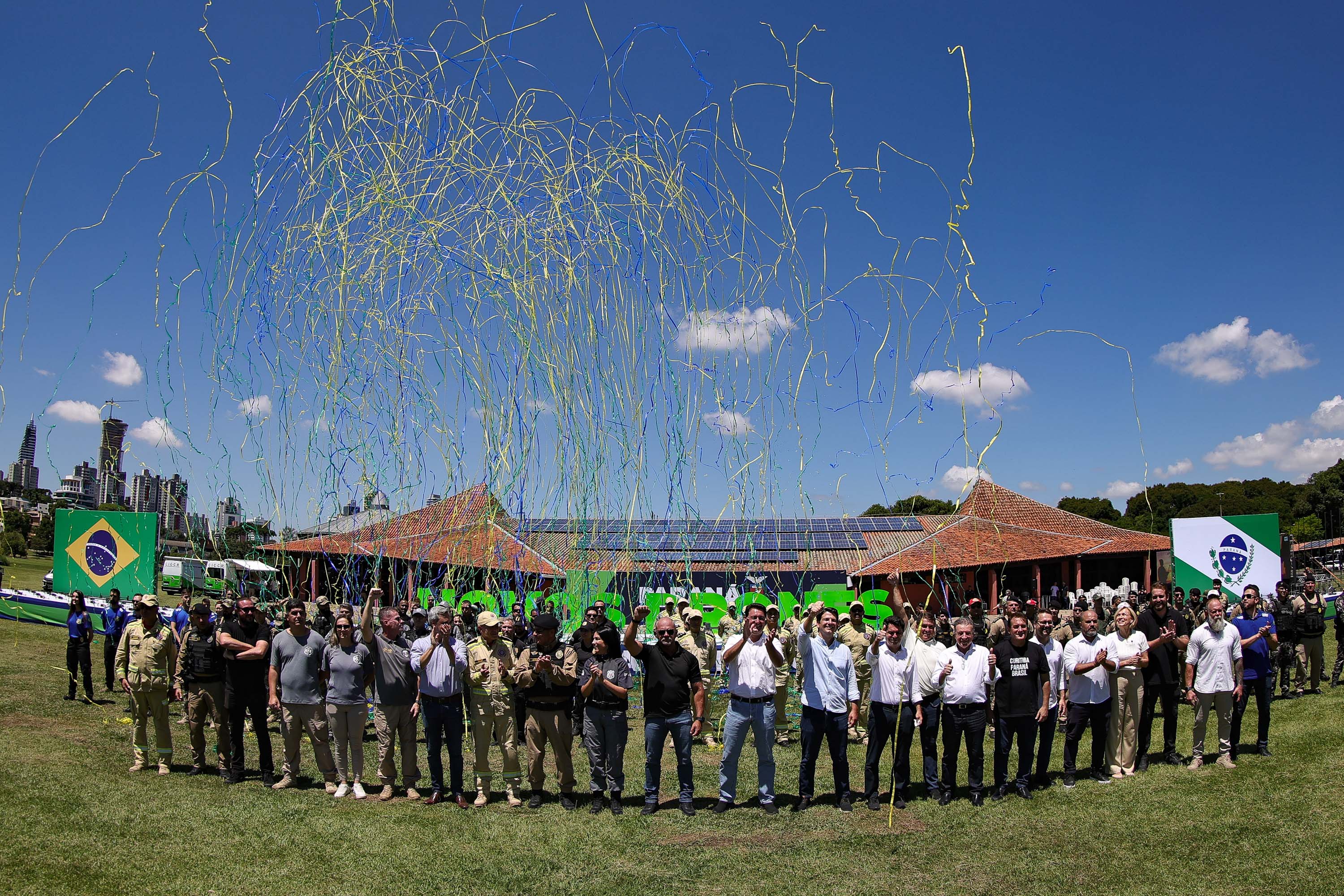 Ratinho Junior entrega 243 drones para monitoramento aéreo das forças de segurança do Paraná