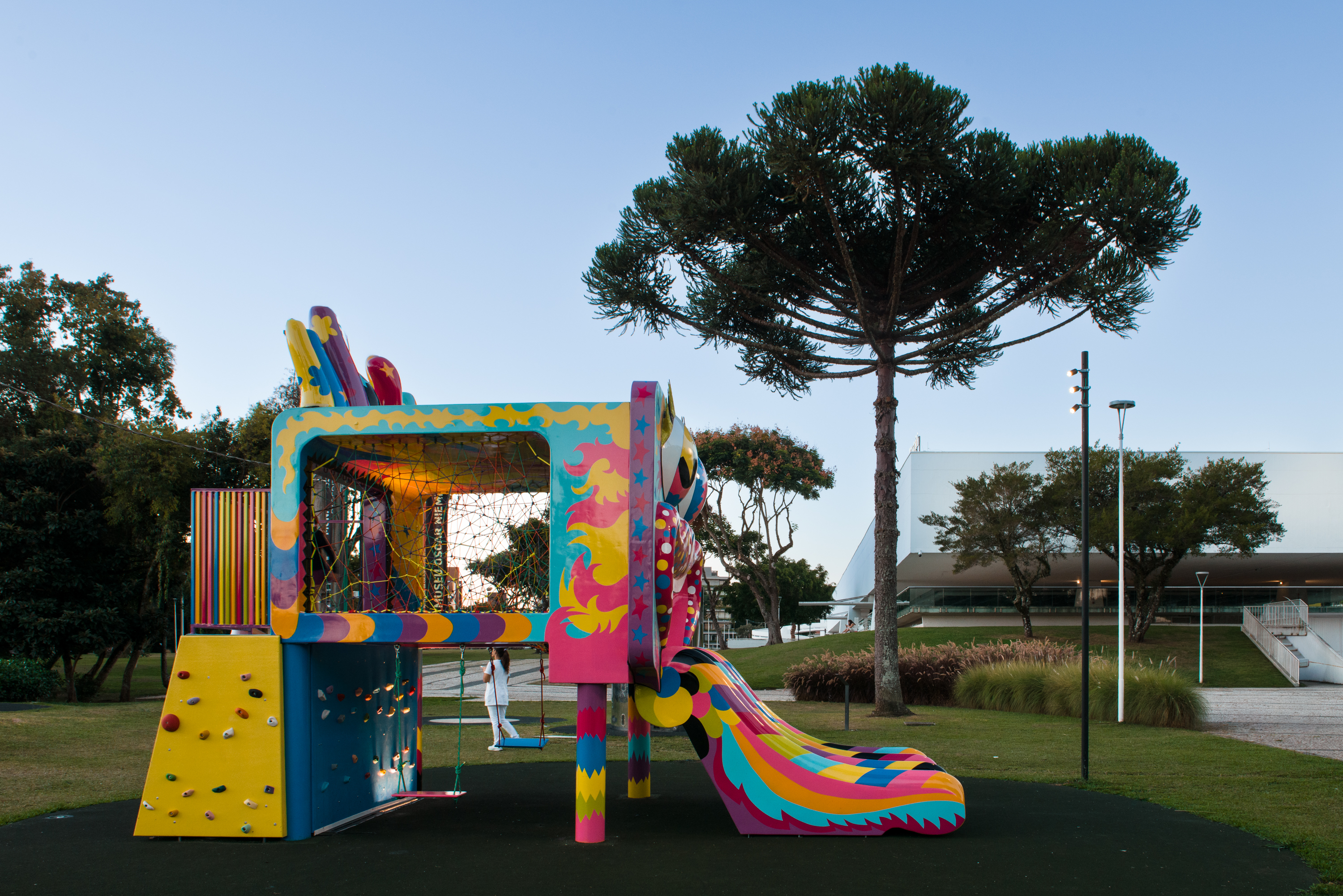 Programação cultural tem Mozart e caça às artes no MON, Débora Colker e Festa Literária